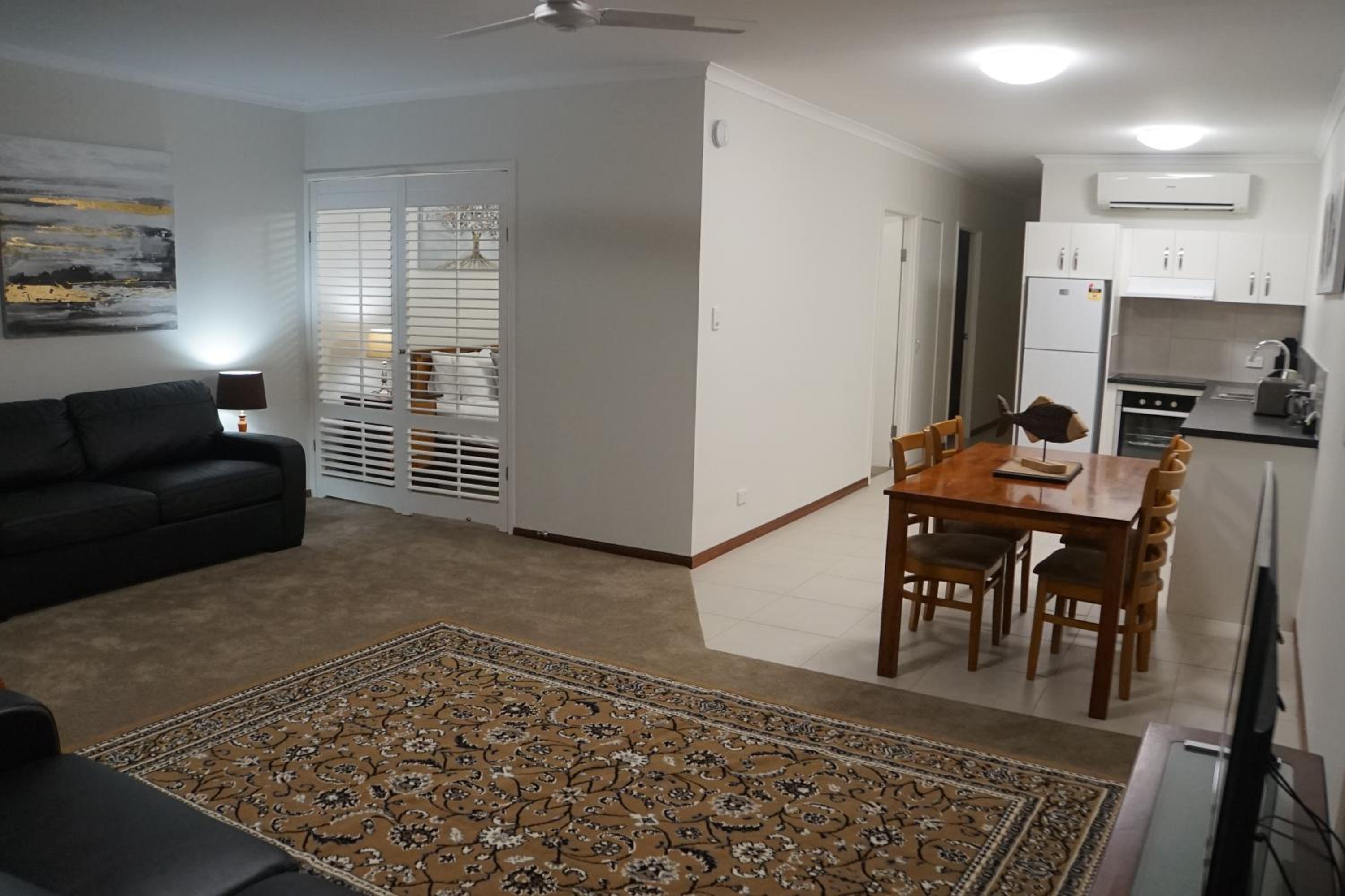 One-Bedroom Apartment with Ocean View - Photo 2