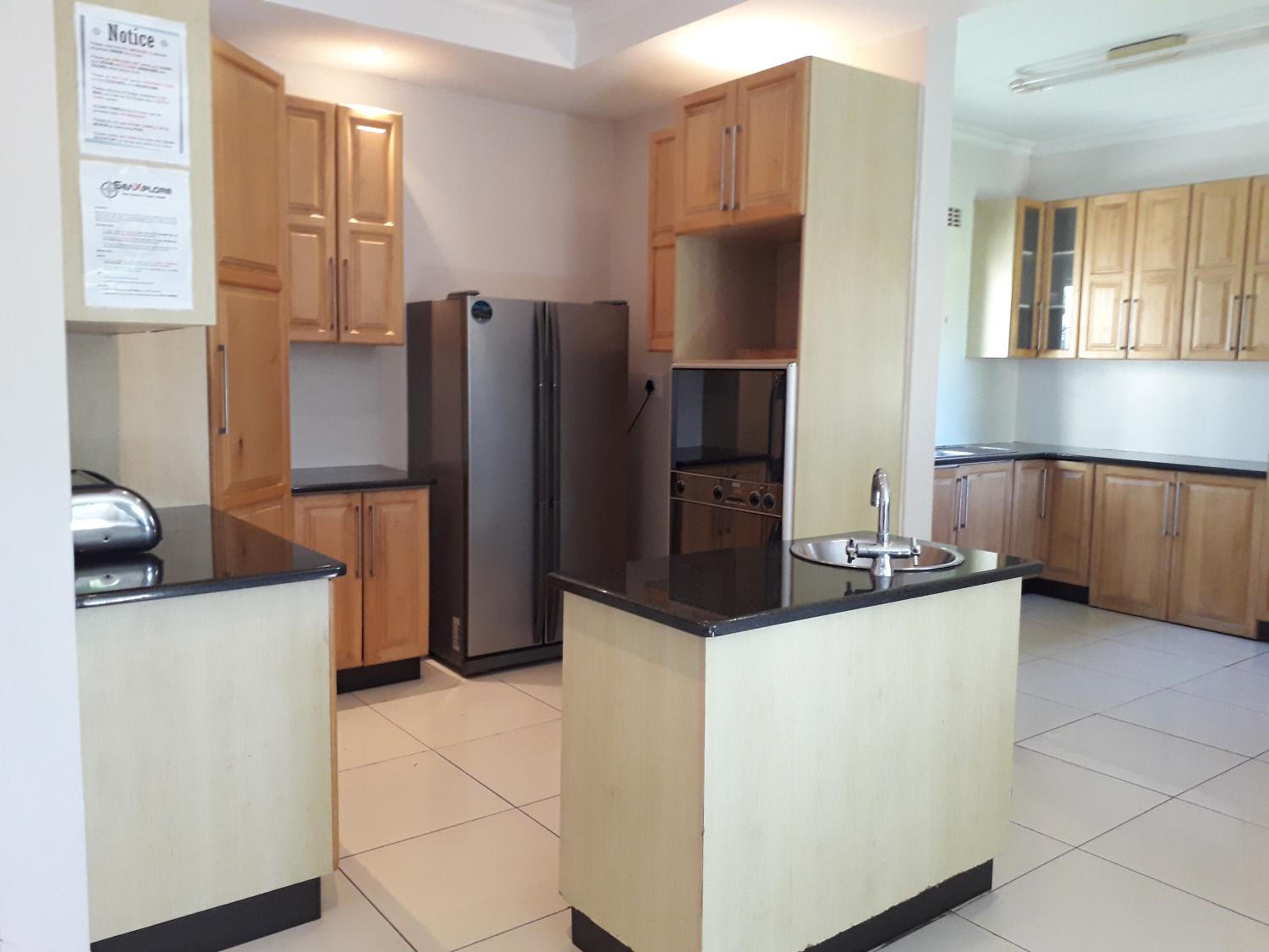 Double or Twin Room with Shared Bathroom - Photo 7