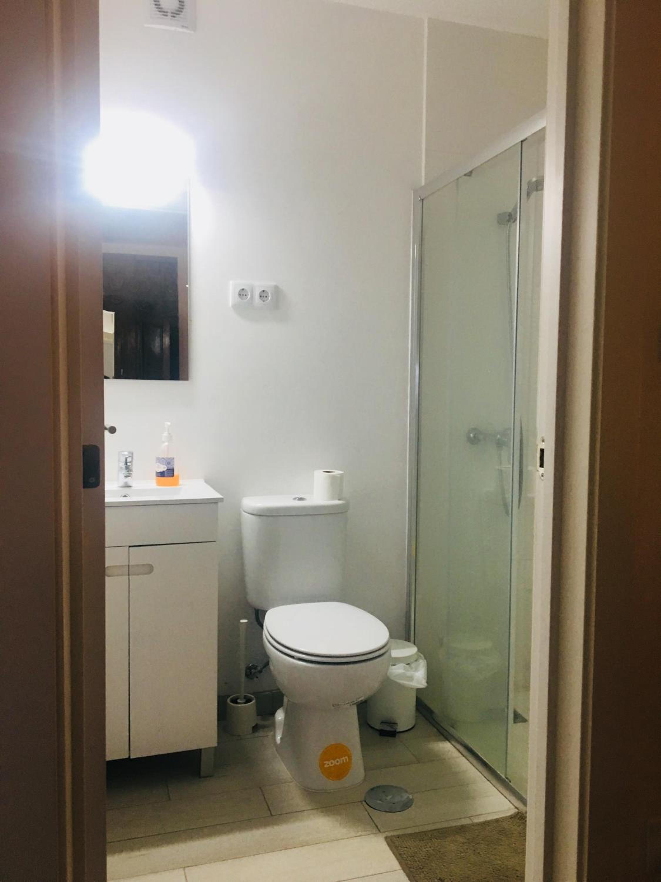 Deluxe Double Room with Shower - Photo 6