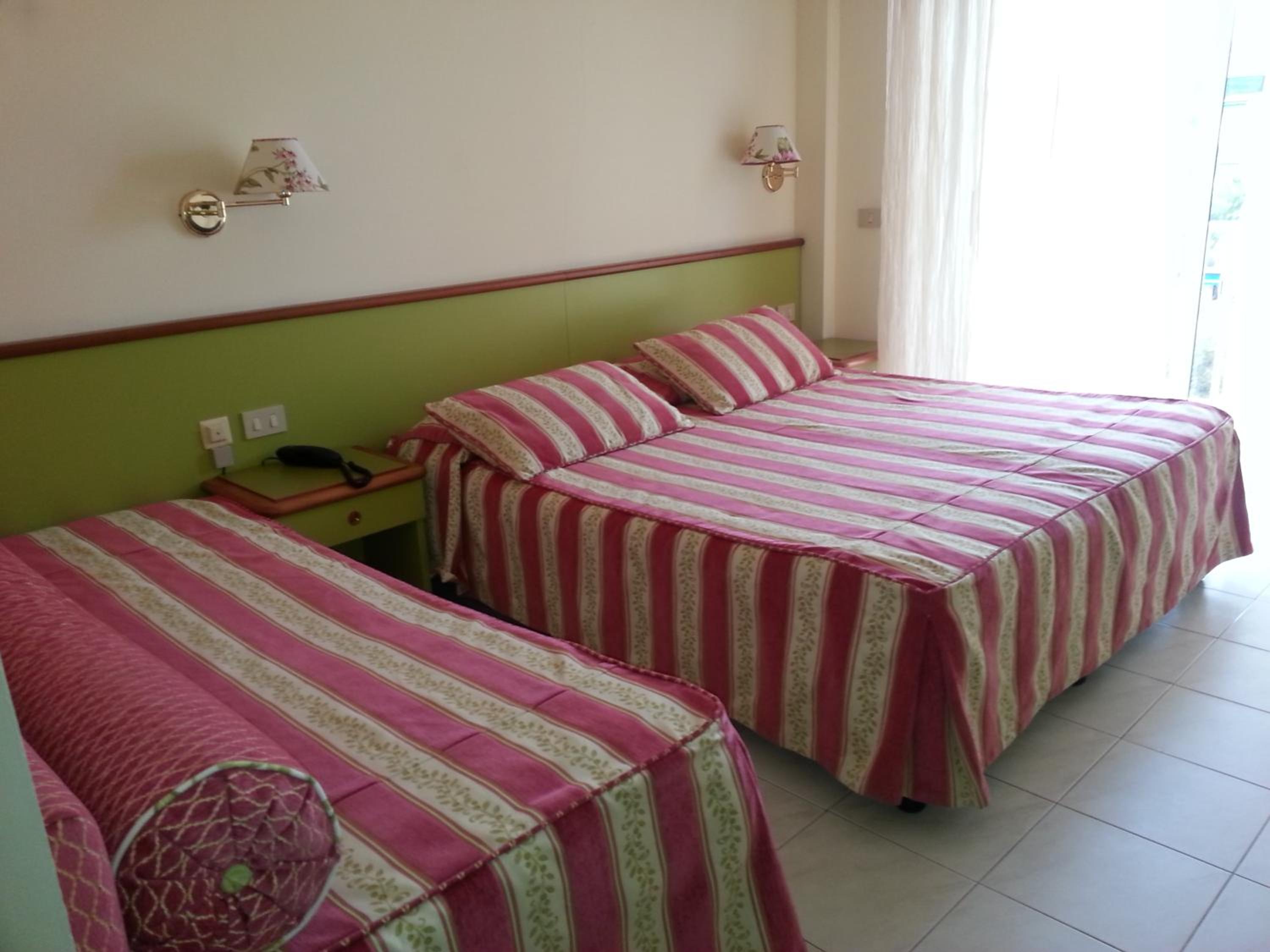 Triple Room - Photo 13
