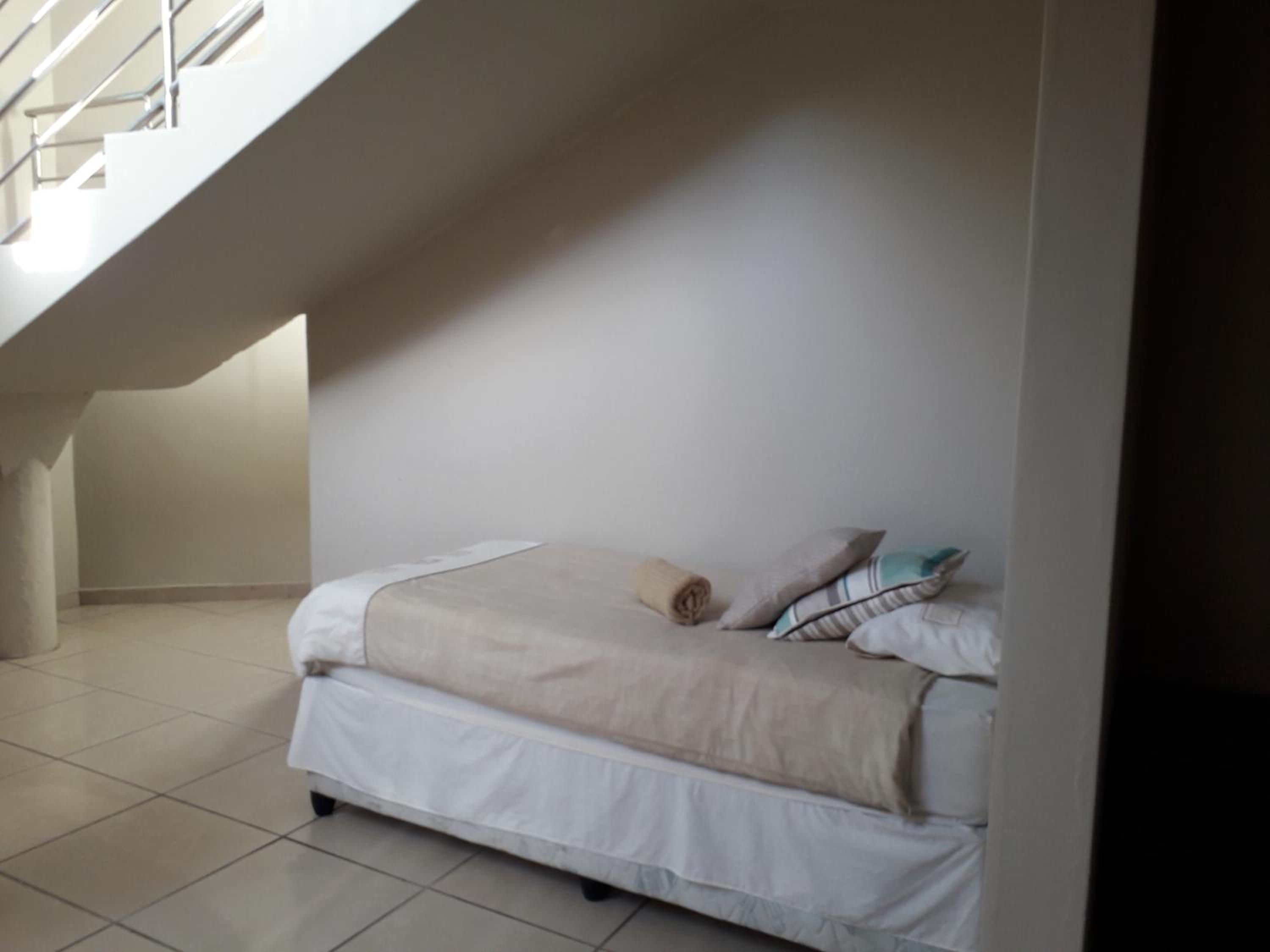Quadruple Room with Ensuite Bathroom - Photo 5