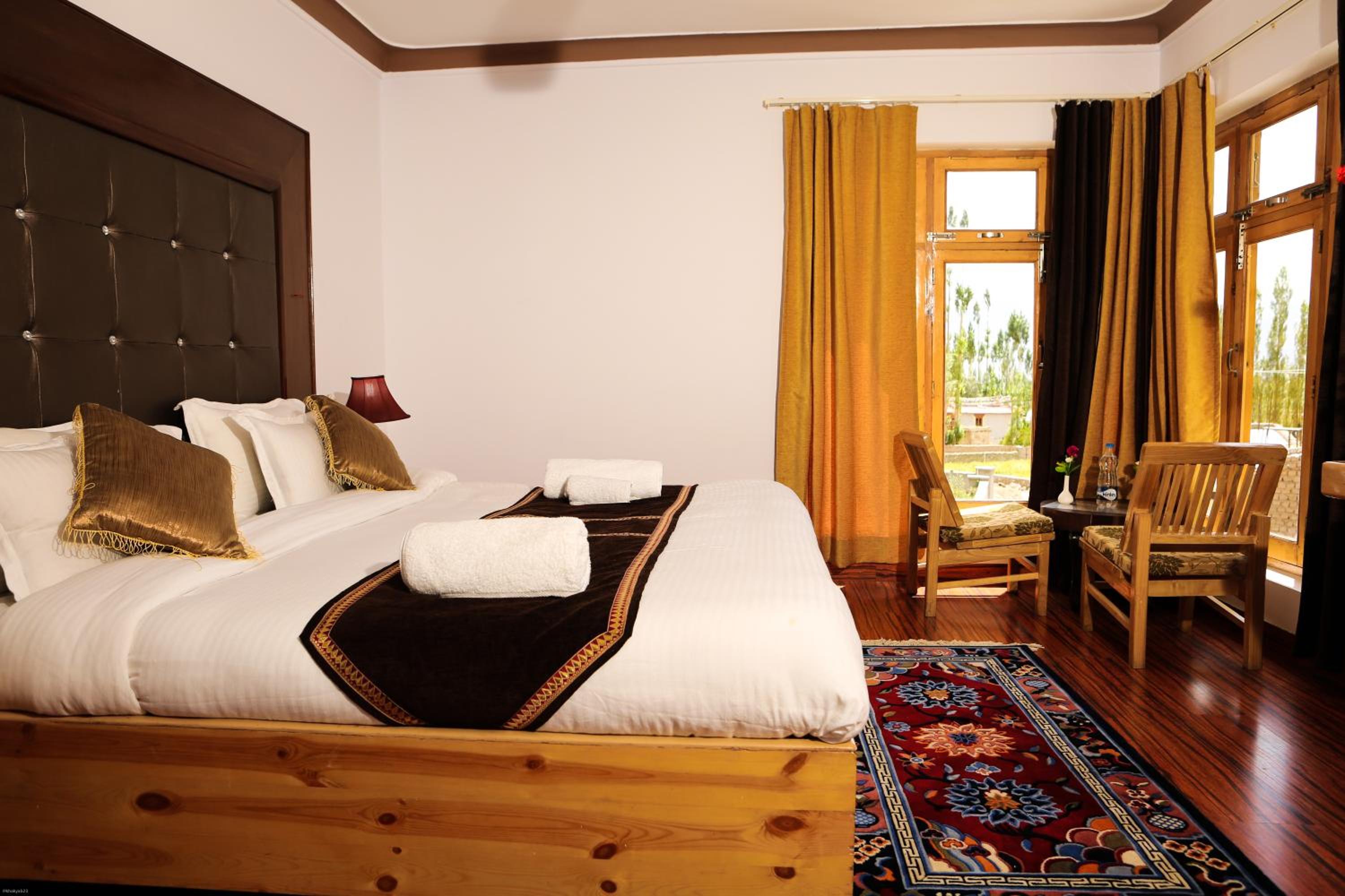 Deluxe Double Room (2 Adults + 1 Child) - Photo 2