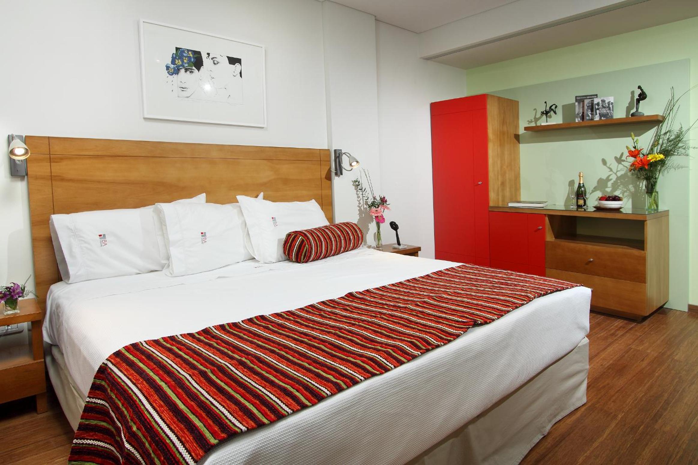 Standard King Room photo 1