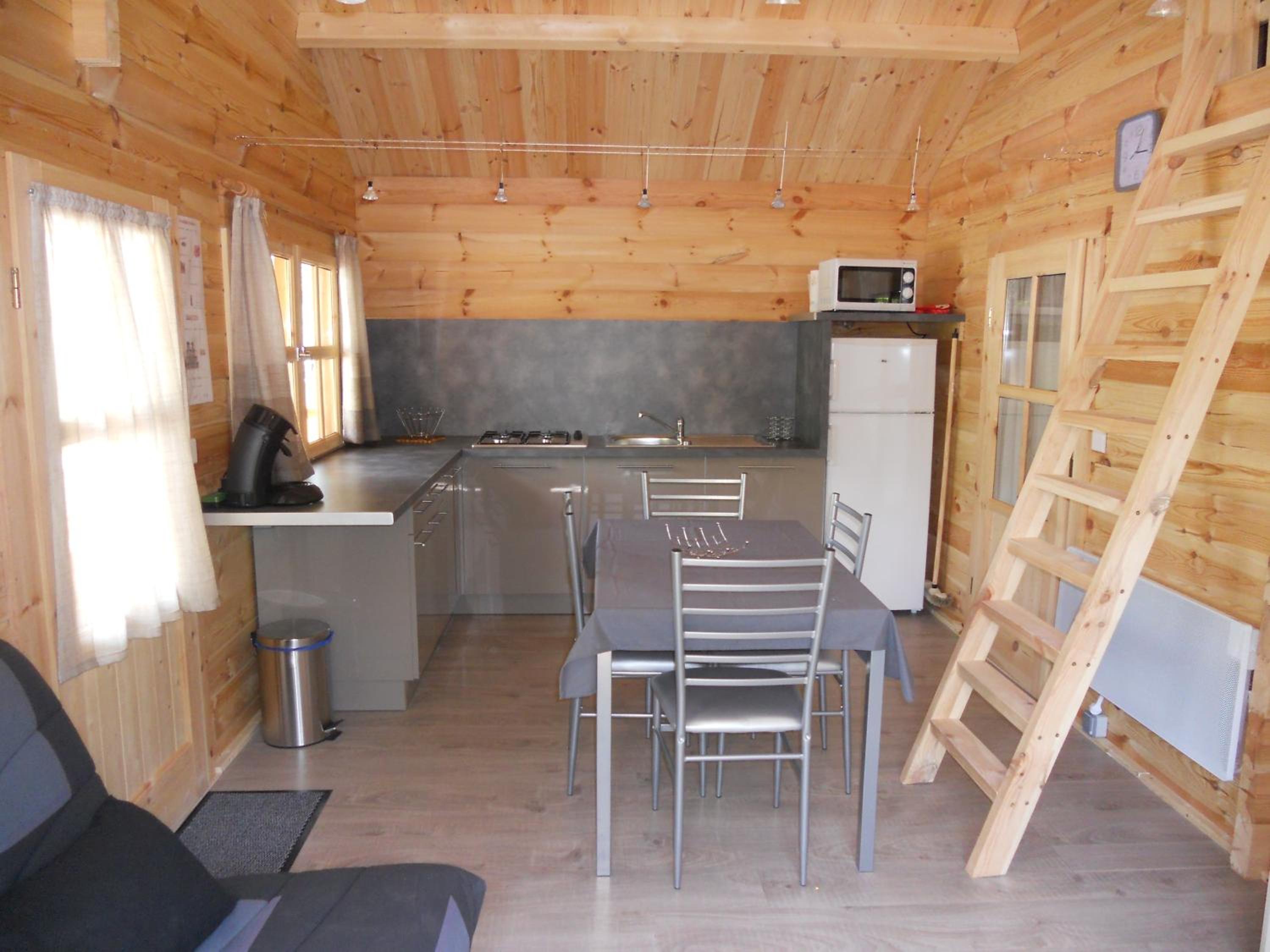 One-Bedroom House - Photo 2