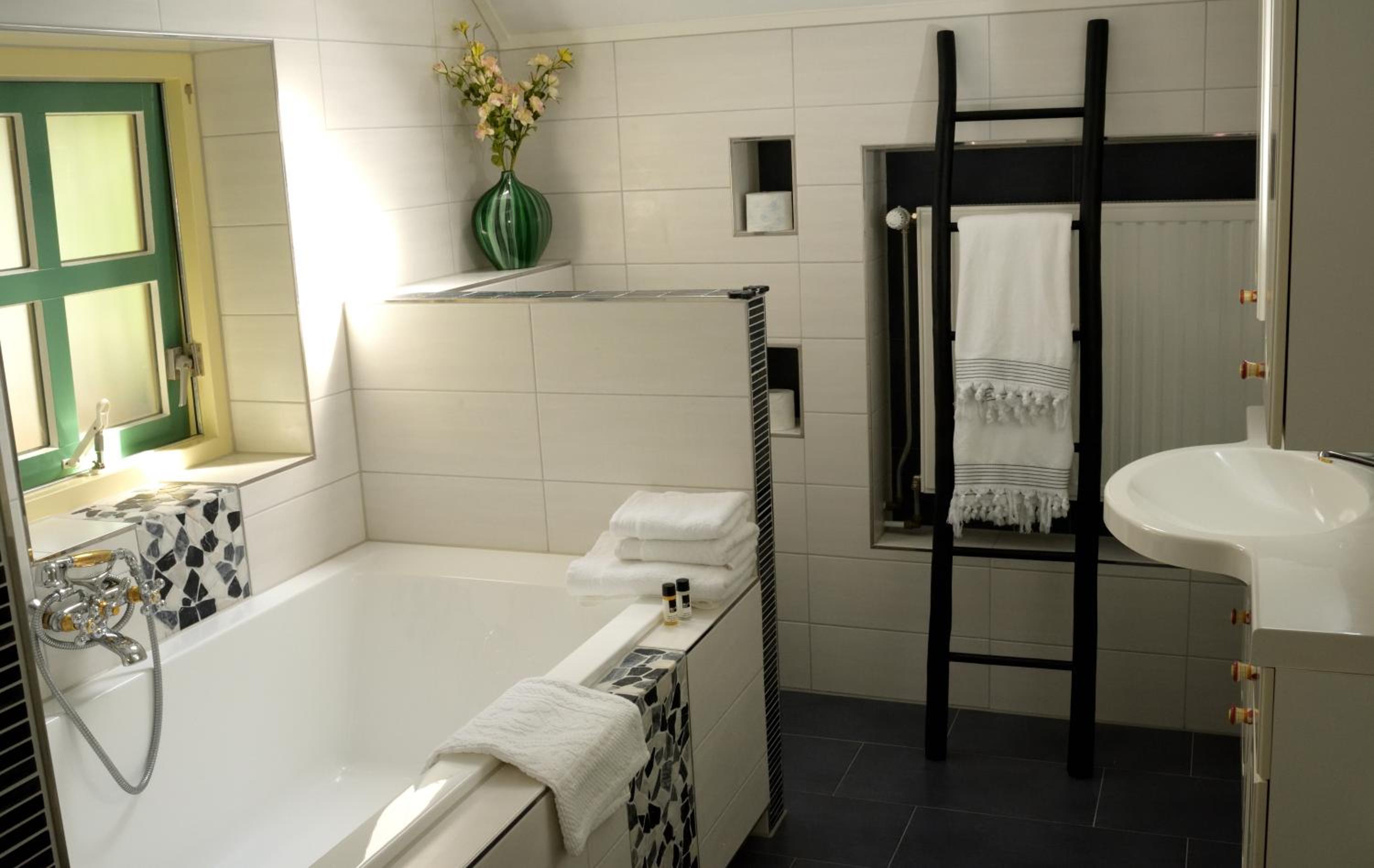 Deluxe Queen Room photo 3