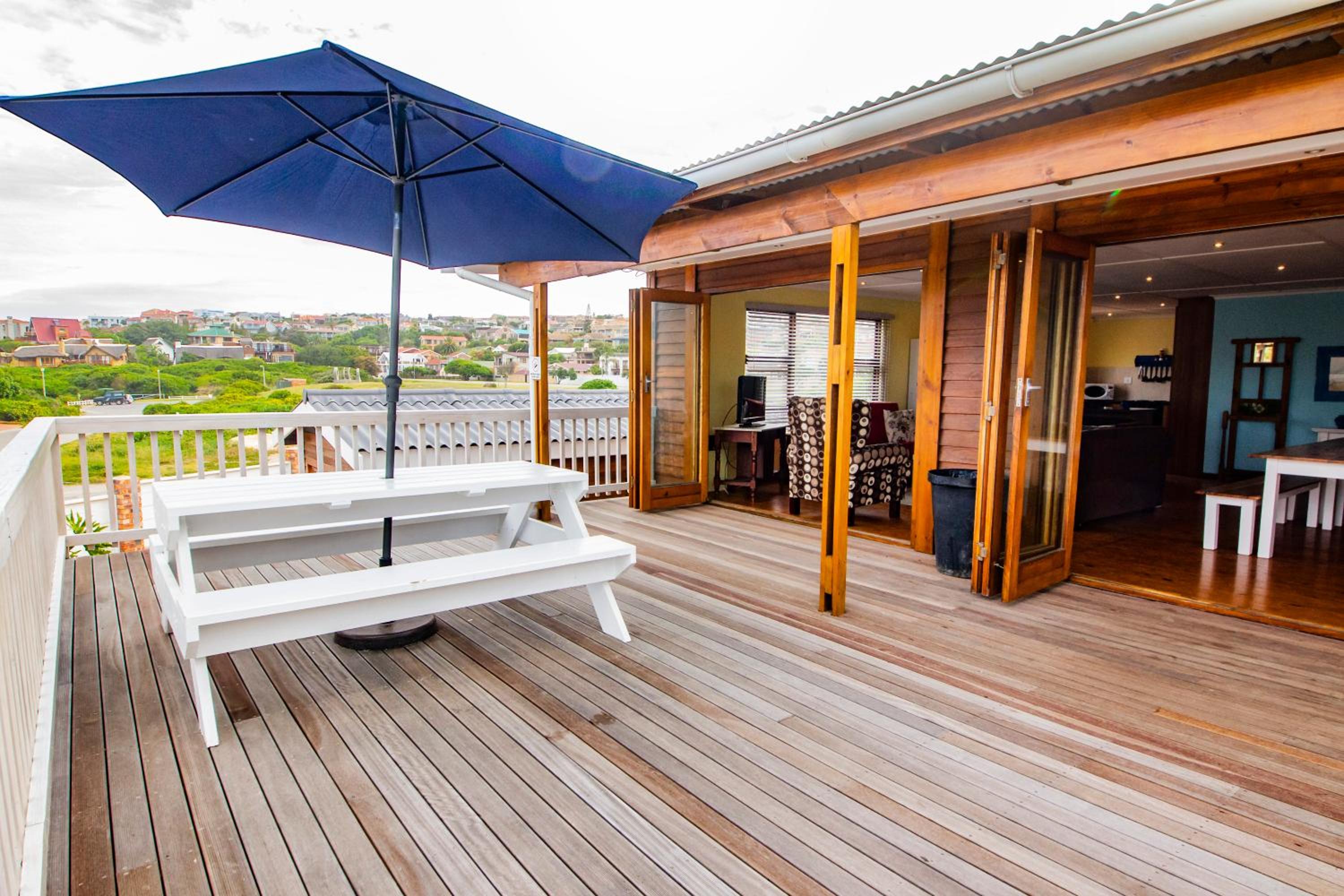 Four-Bedroom Vacation Home photo 2