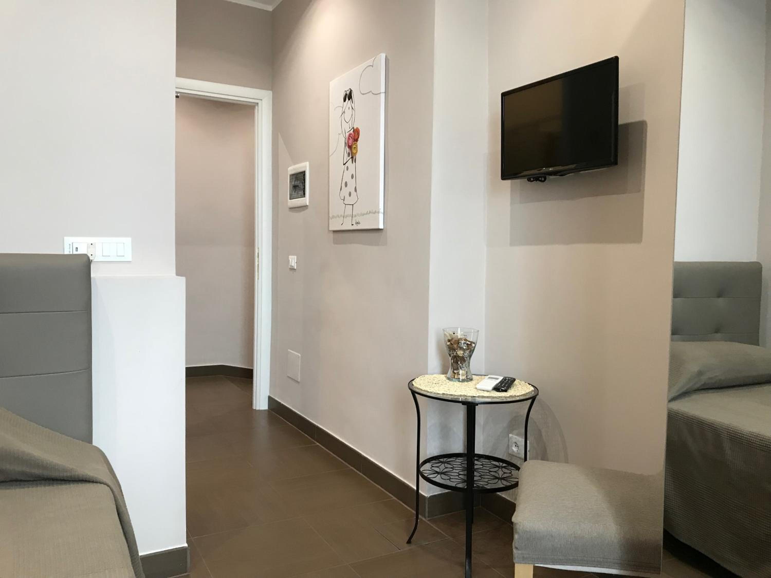 Single Room with Private Bathroom photo 1