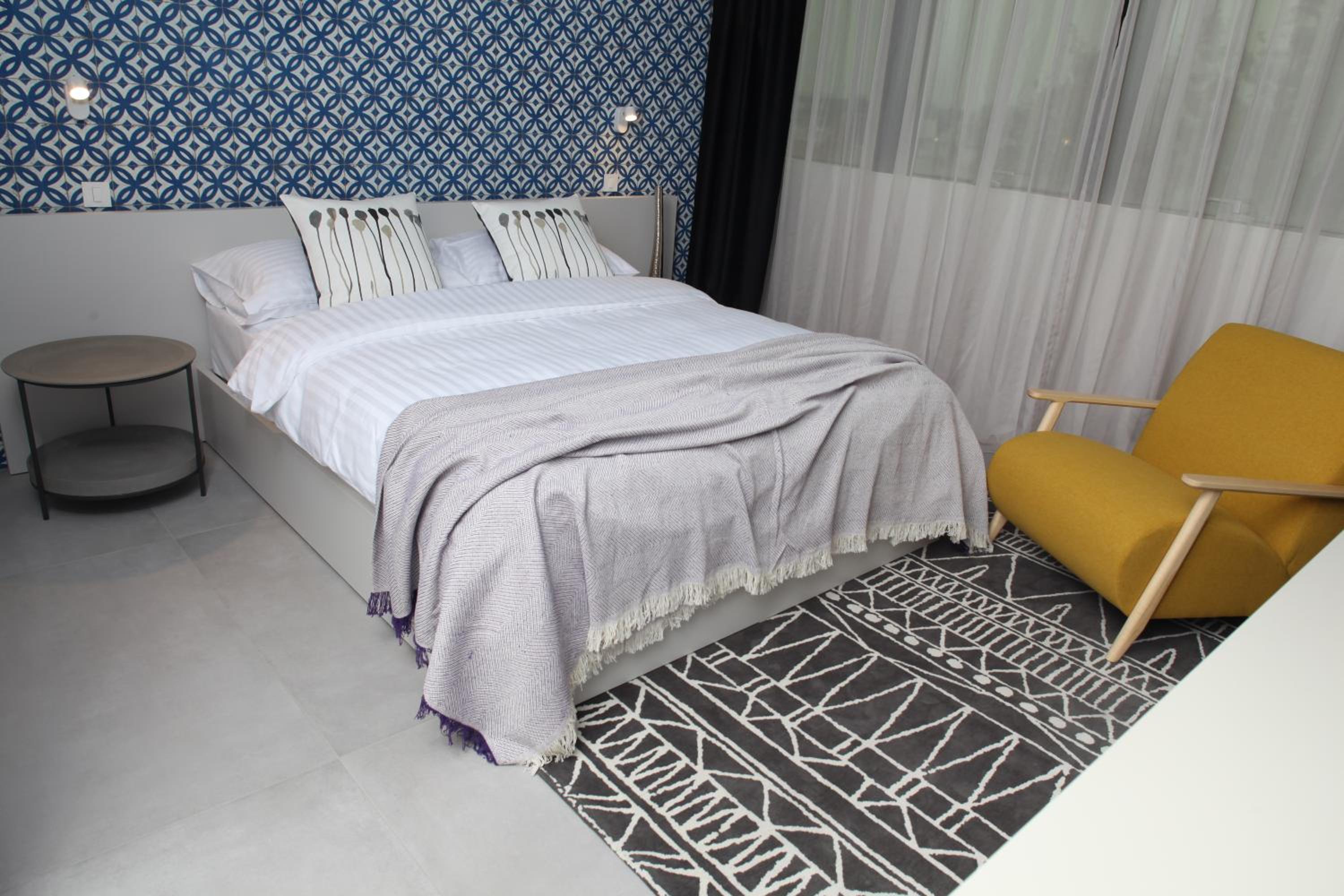 Double Room with Free Parking - Photo 5