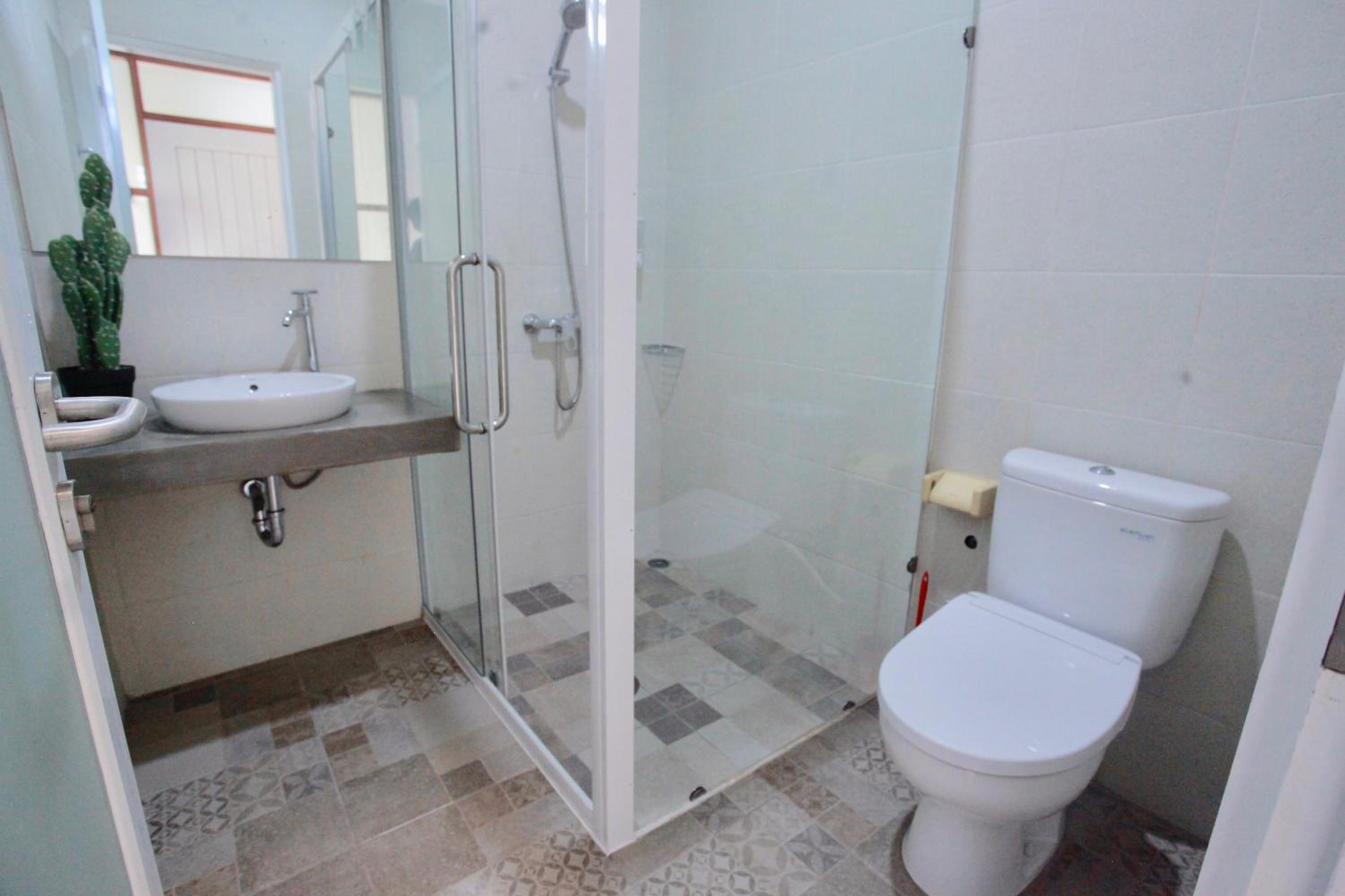 Double Room with Private Bathroom - Photo 4
