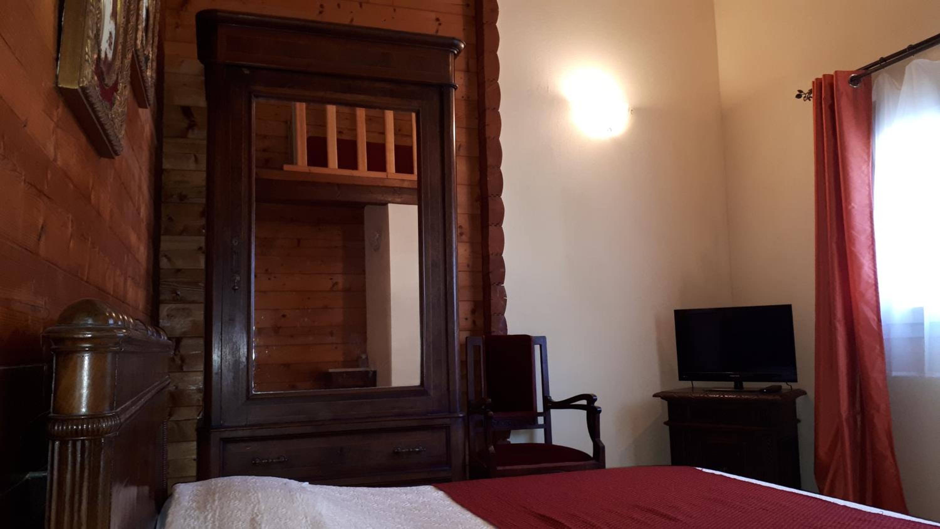 Standard King Room photo 2