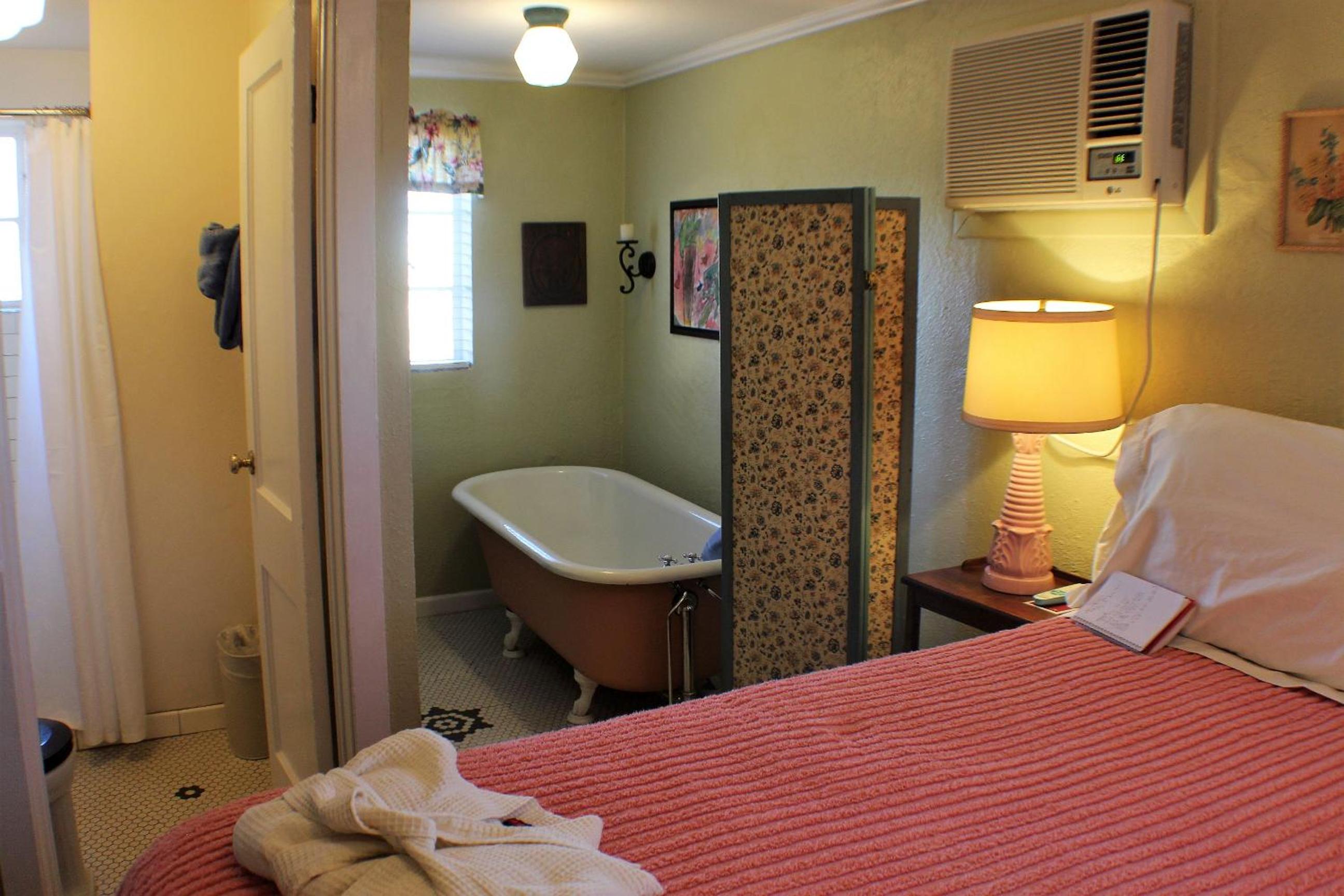 Deluxe Queen Suite photo 3
