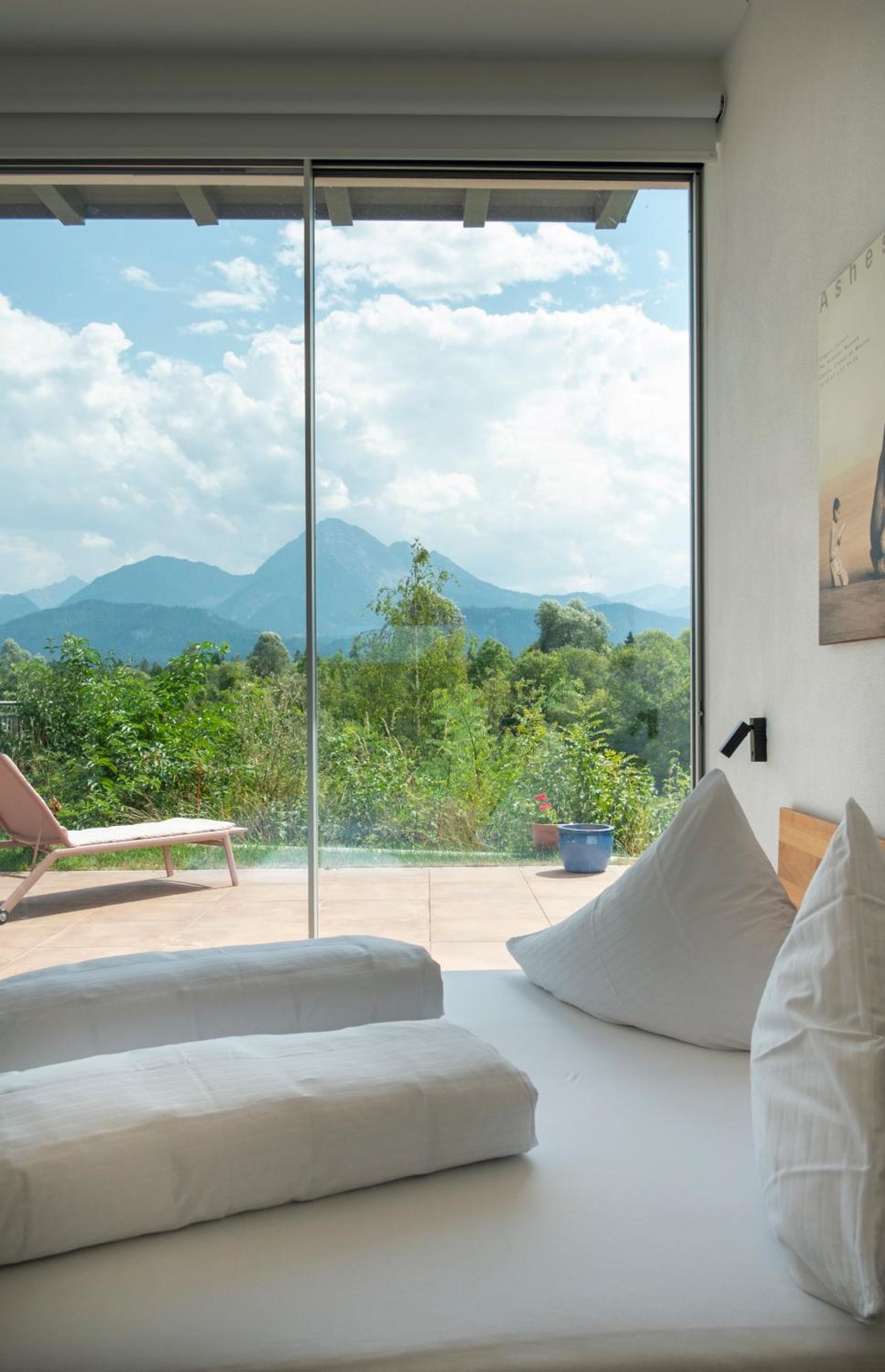 Apartment with Lake View - Photo 19