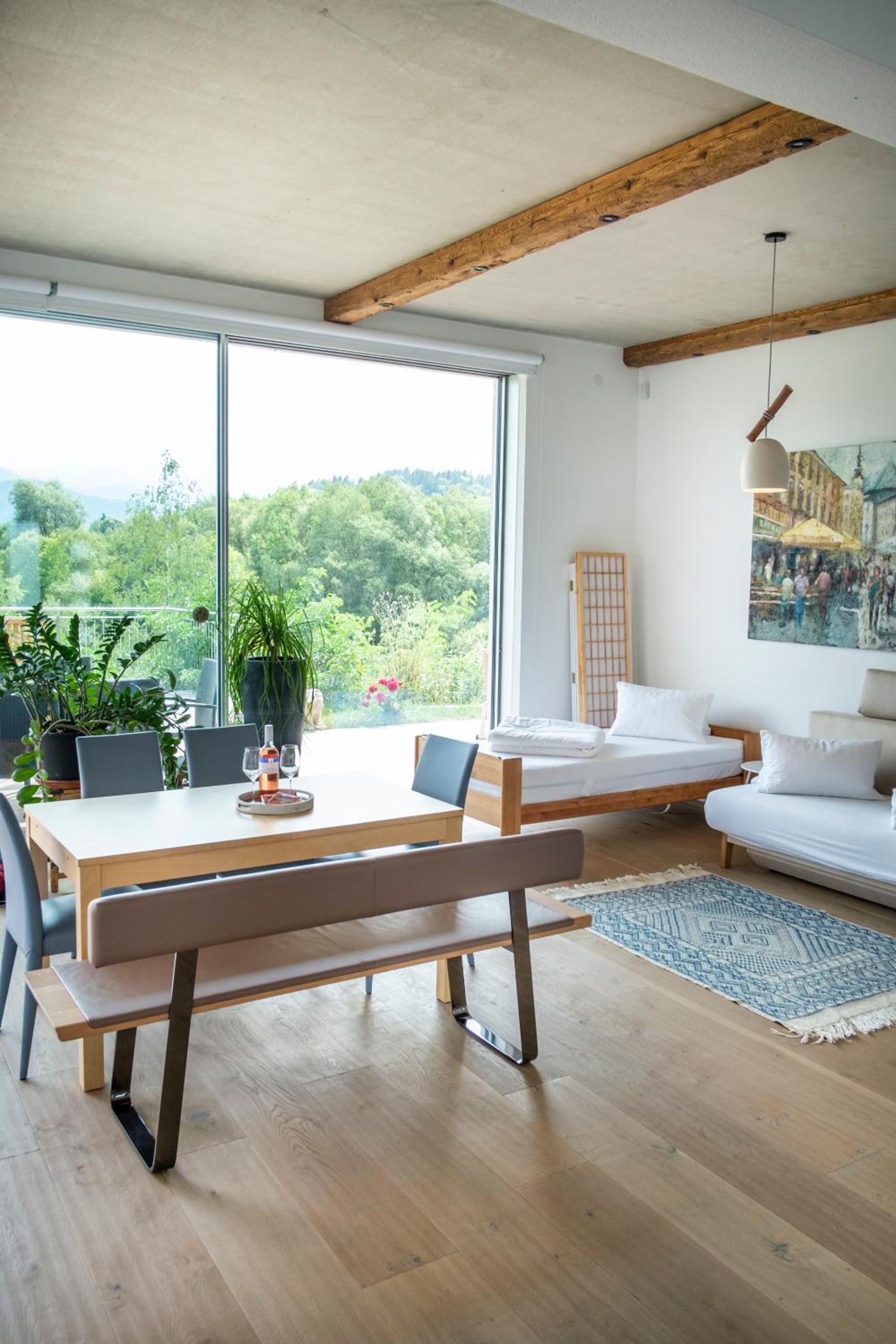 Apartment with Lake View - Photo 1
