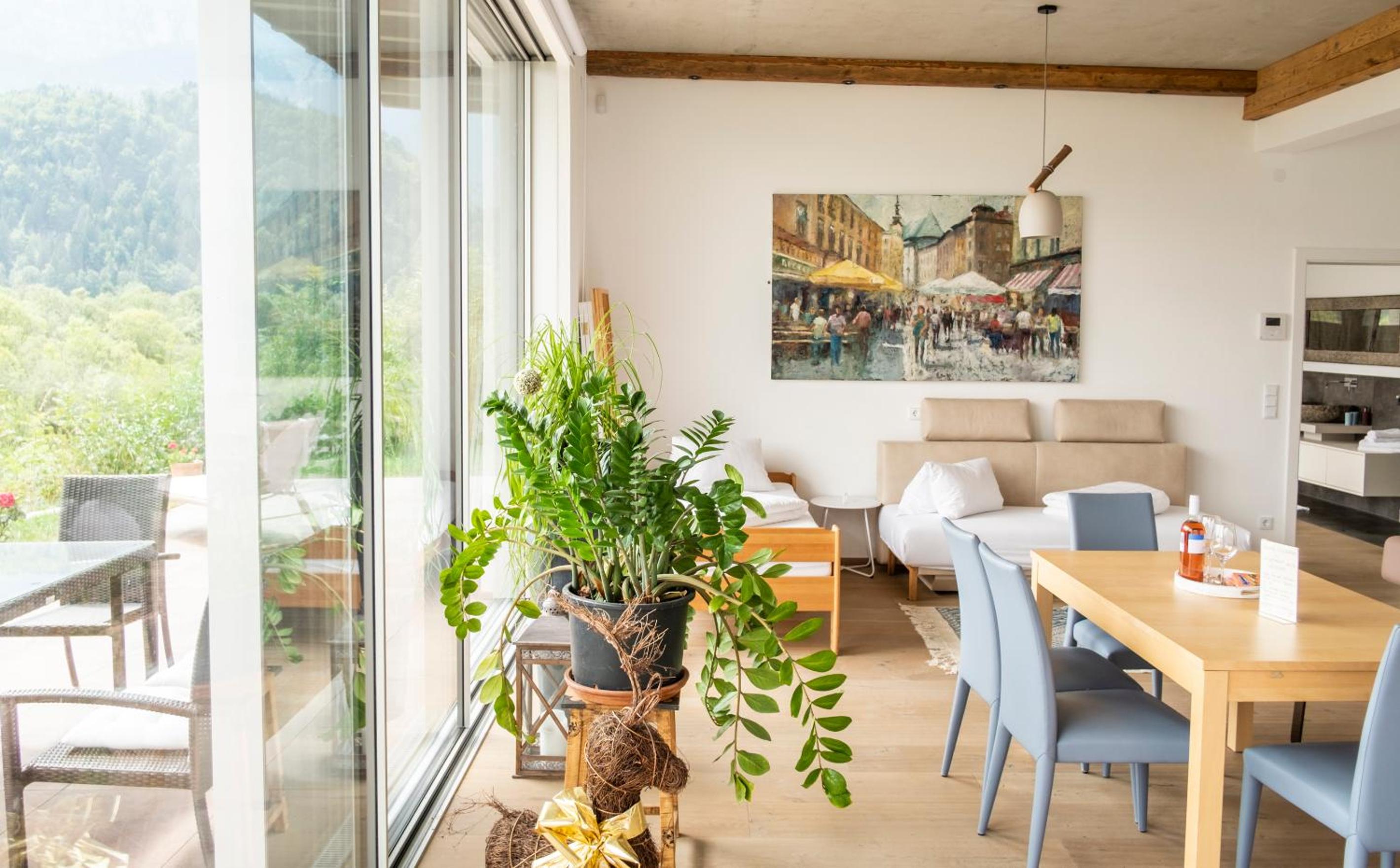 Apartment with Lake View - Photo 2