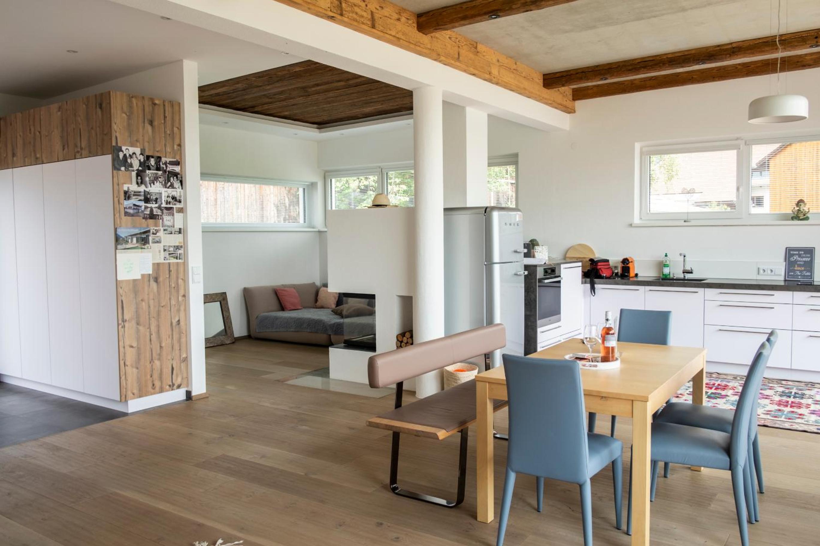 Apartment with Lake View - Photo 10