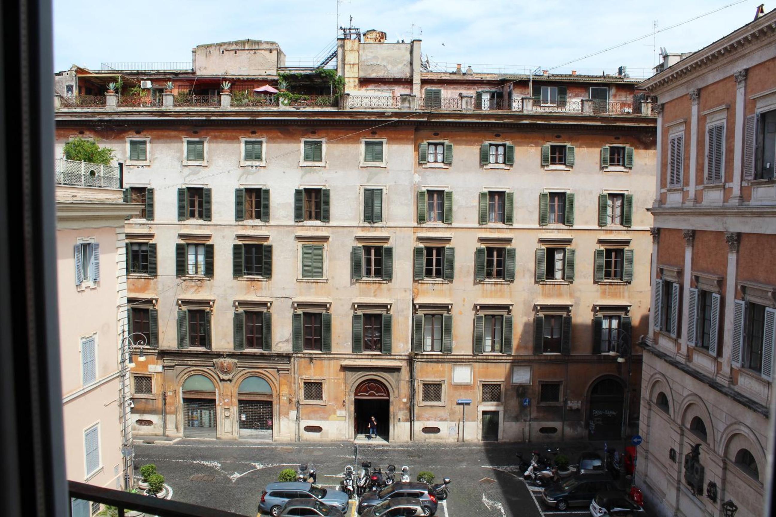 Studio with Balcony photo 1