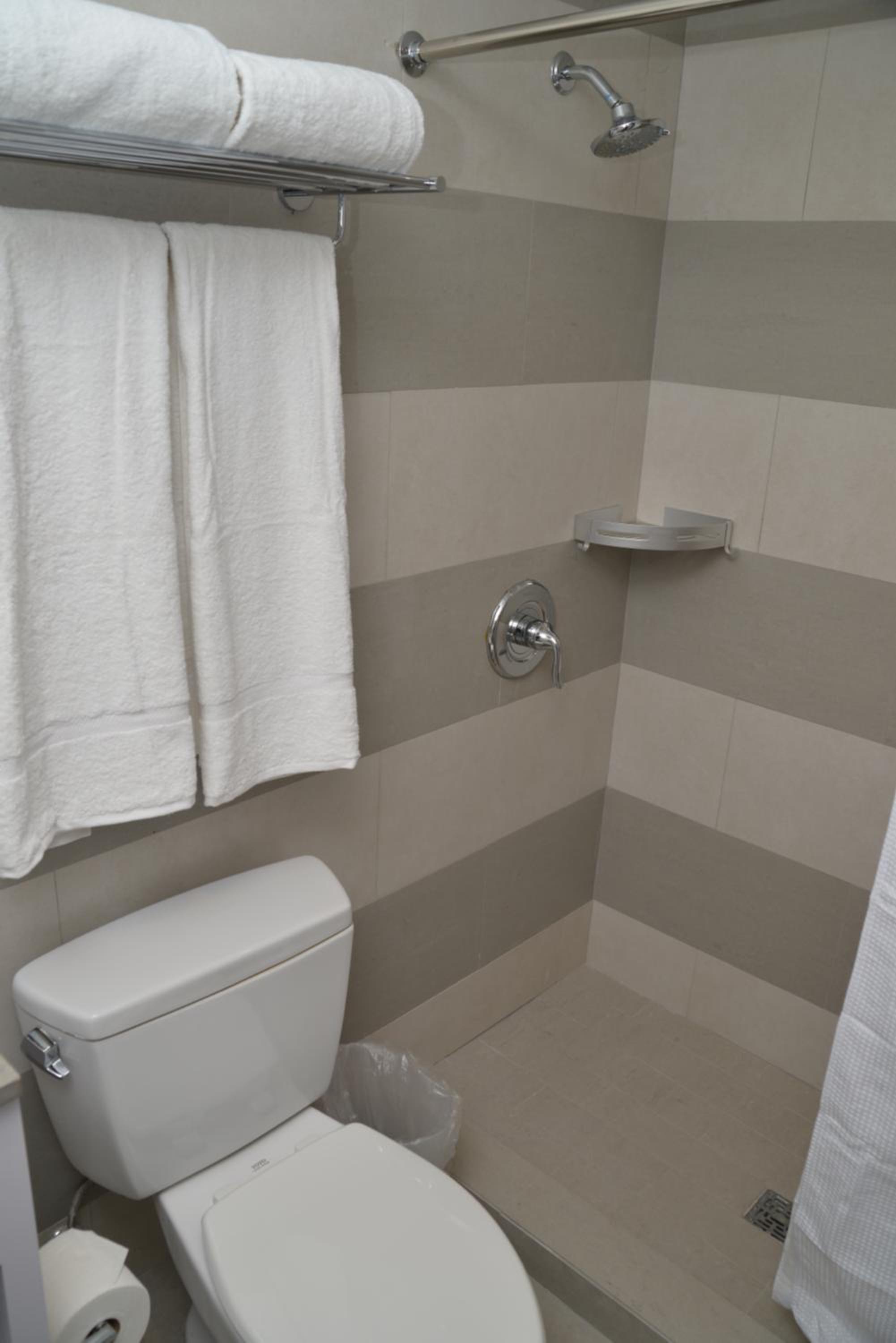 Executive Queen Room with Two Queen Beds photo 3
