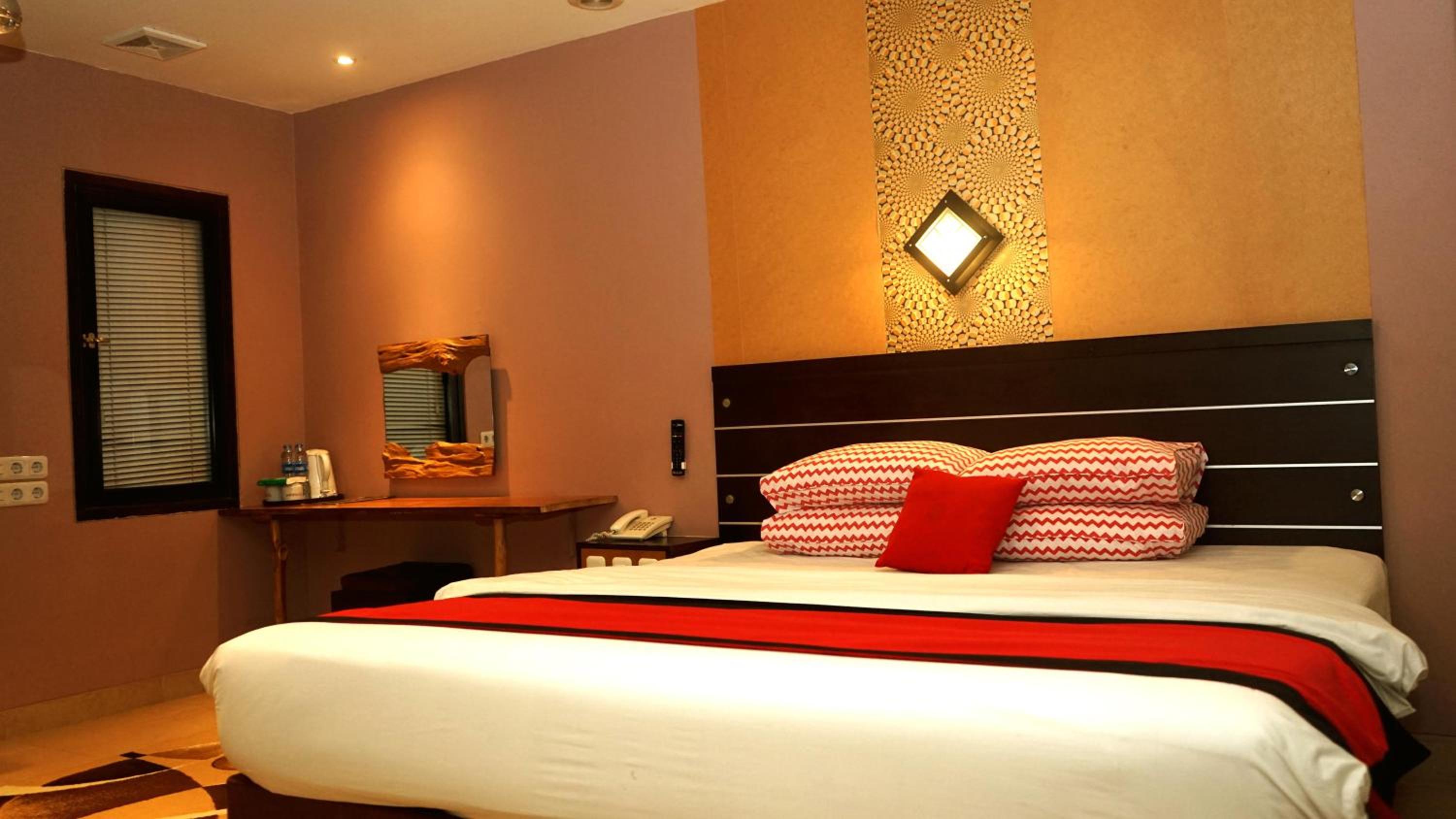 Deluxe Double or Twin Room with Free shuttle to Gambir Railway Station