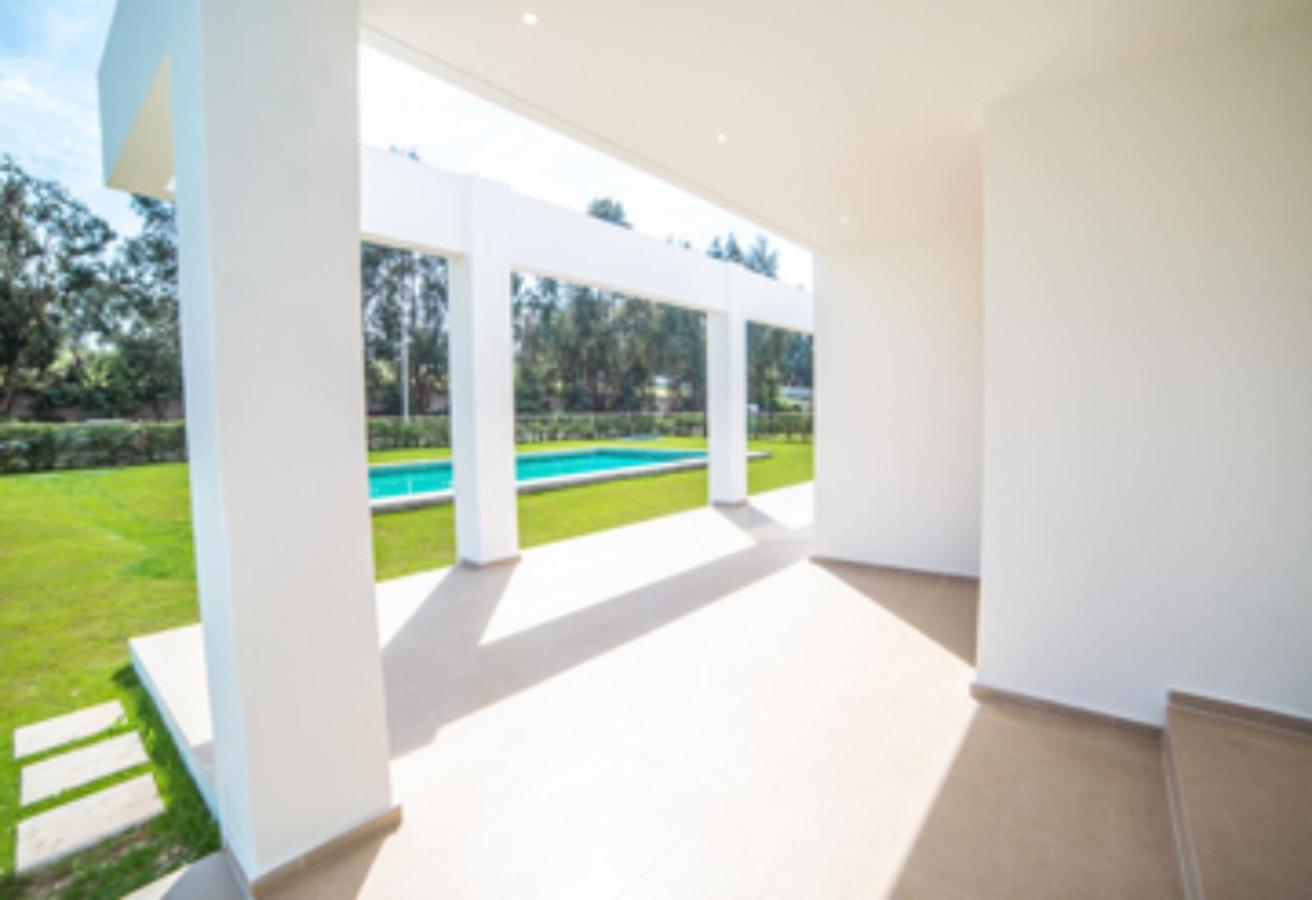 Six-Bedroom House photo 2