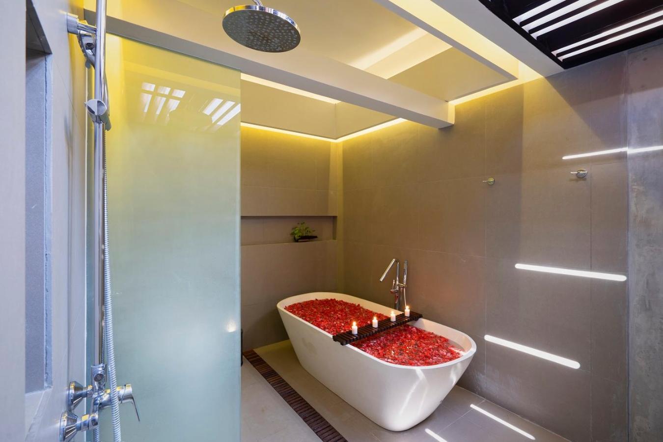 Three-Bedroom Villa with Private Pool photo 3