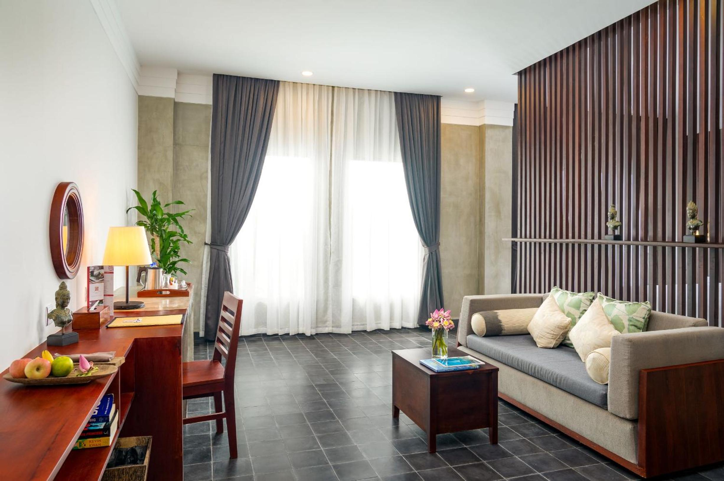 Family Room with Balcony photo 3