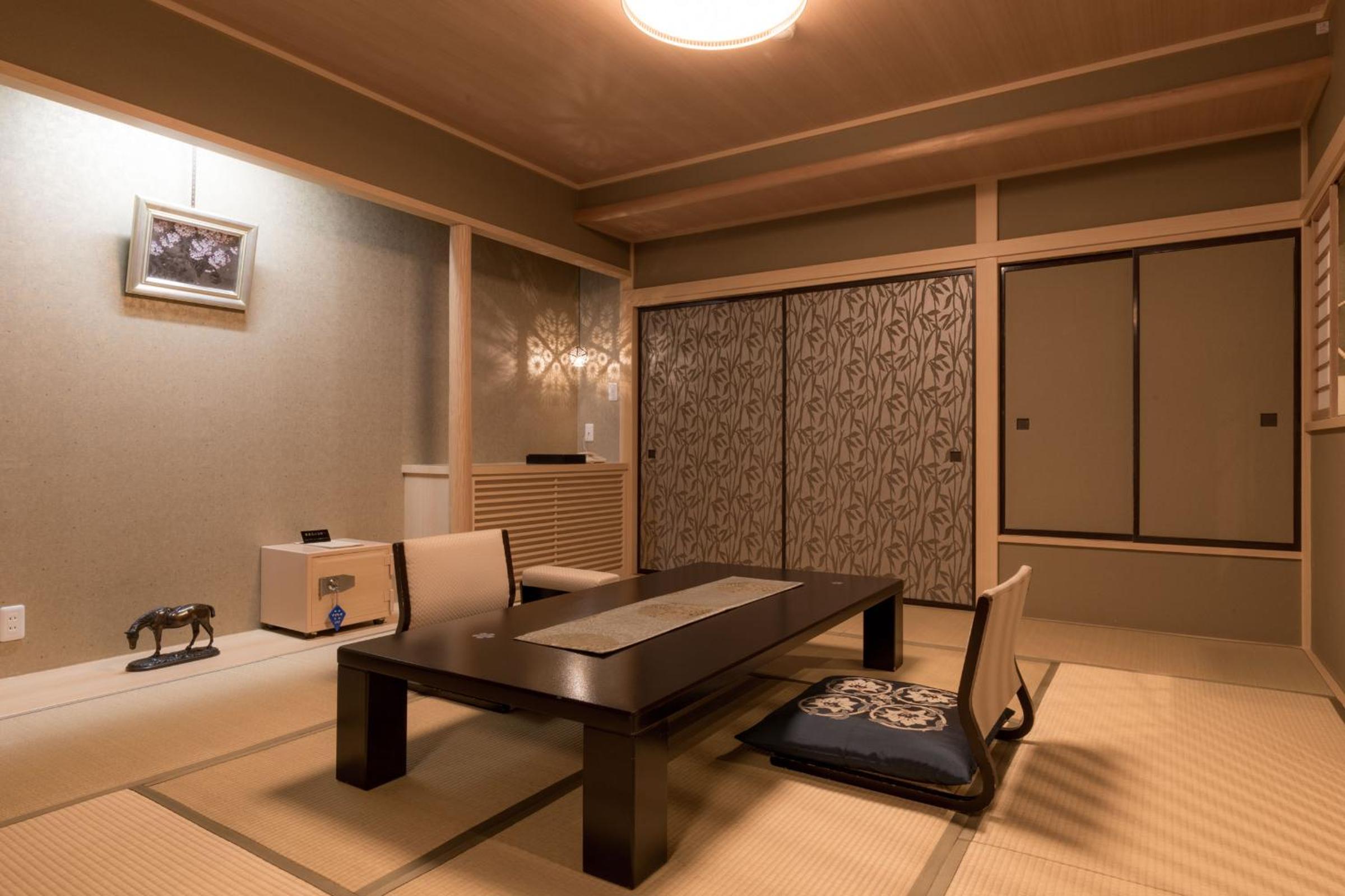 Japanese-Style Room with Bathroom - Photo 5