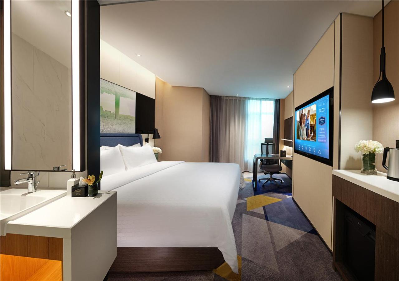 Superior King Bed Room - Photo 4