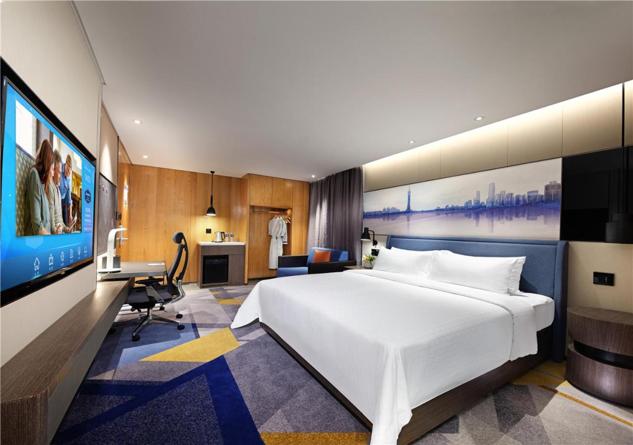 Deluxe king bed room - Photo 4