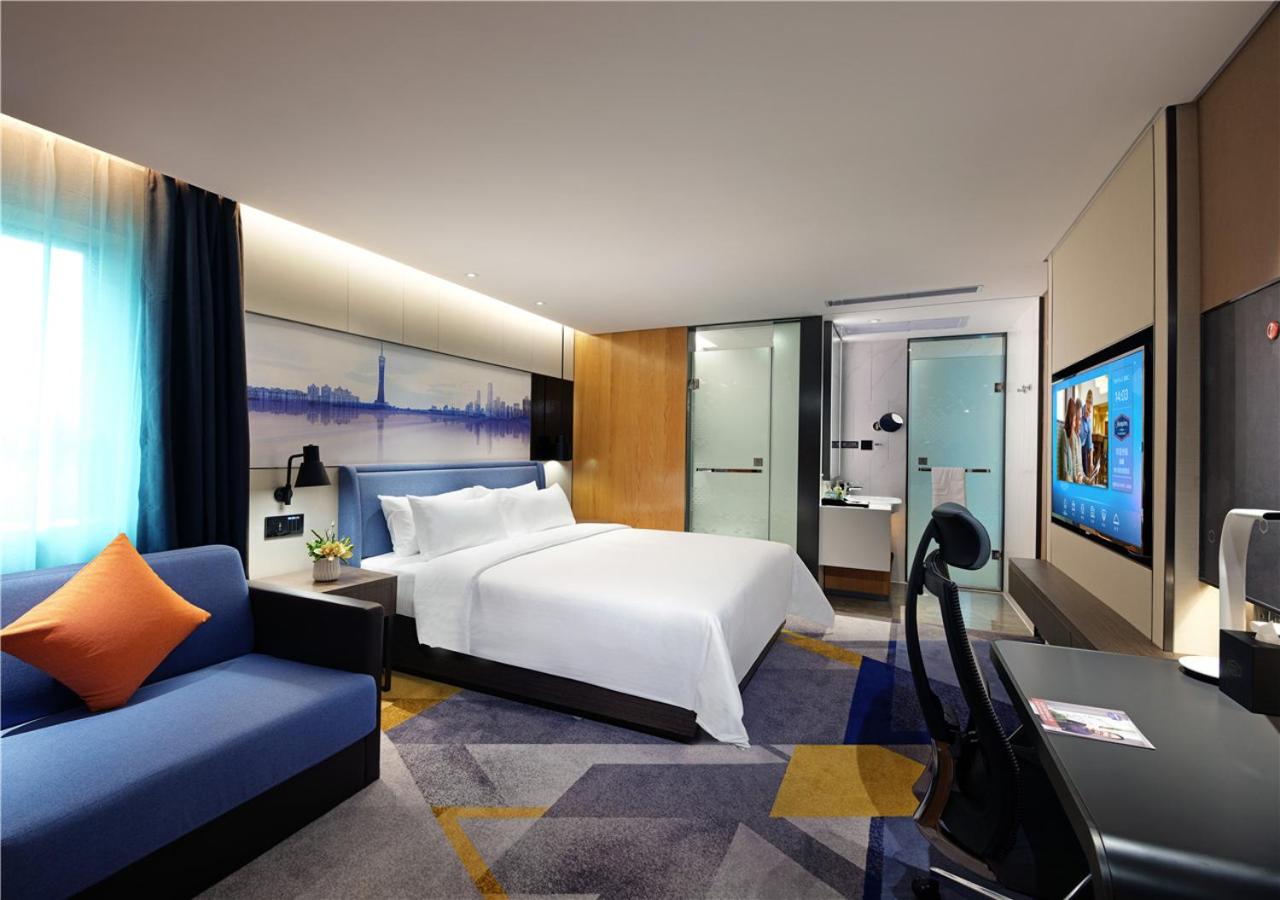 Deluxe king bed room - Photo 3