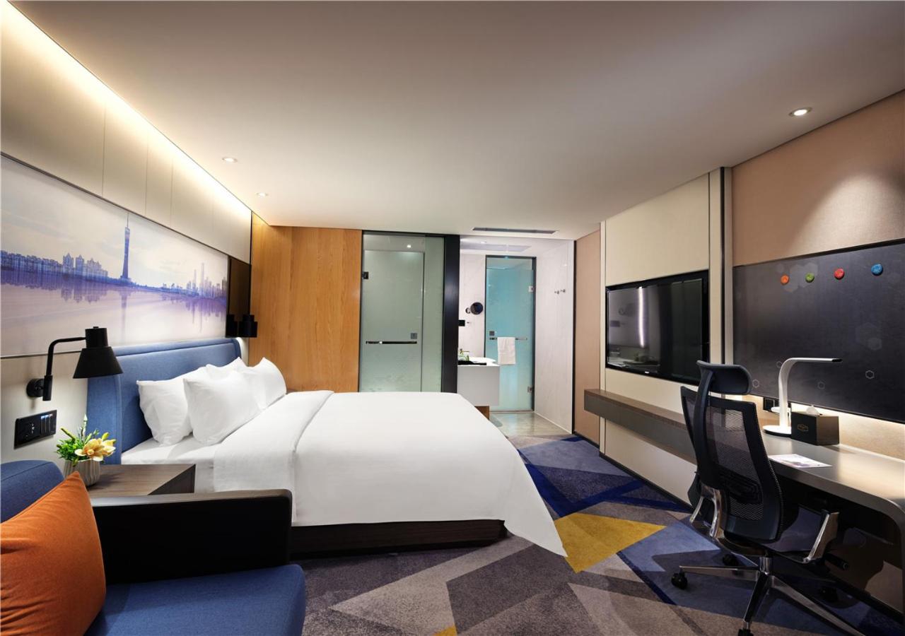 Deluxe king bed room - Photo 2