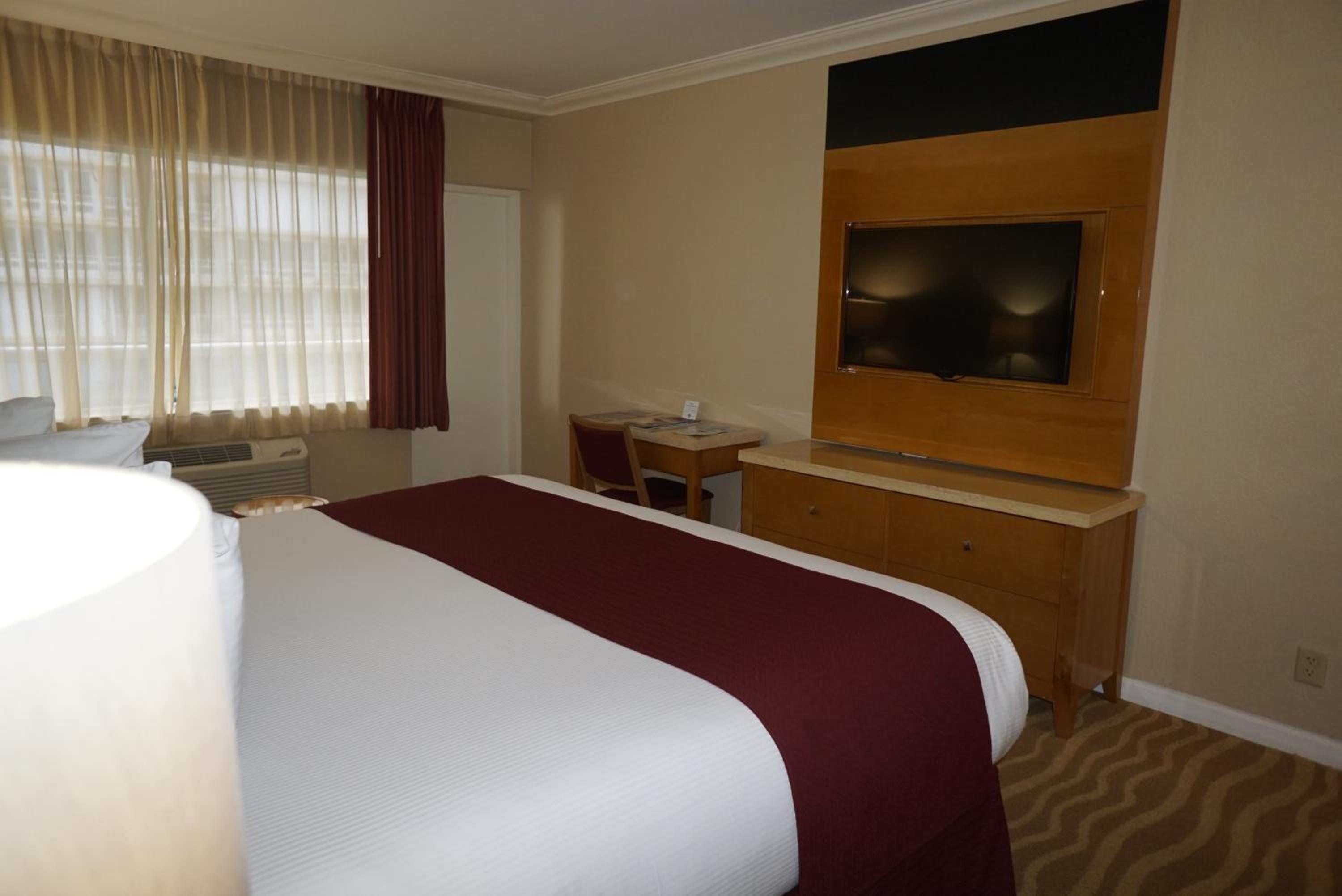 Standard King Room photo 2
