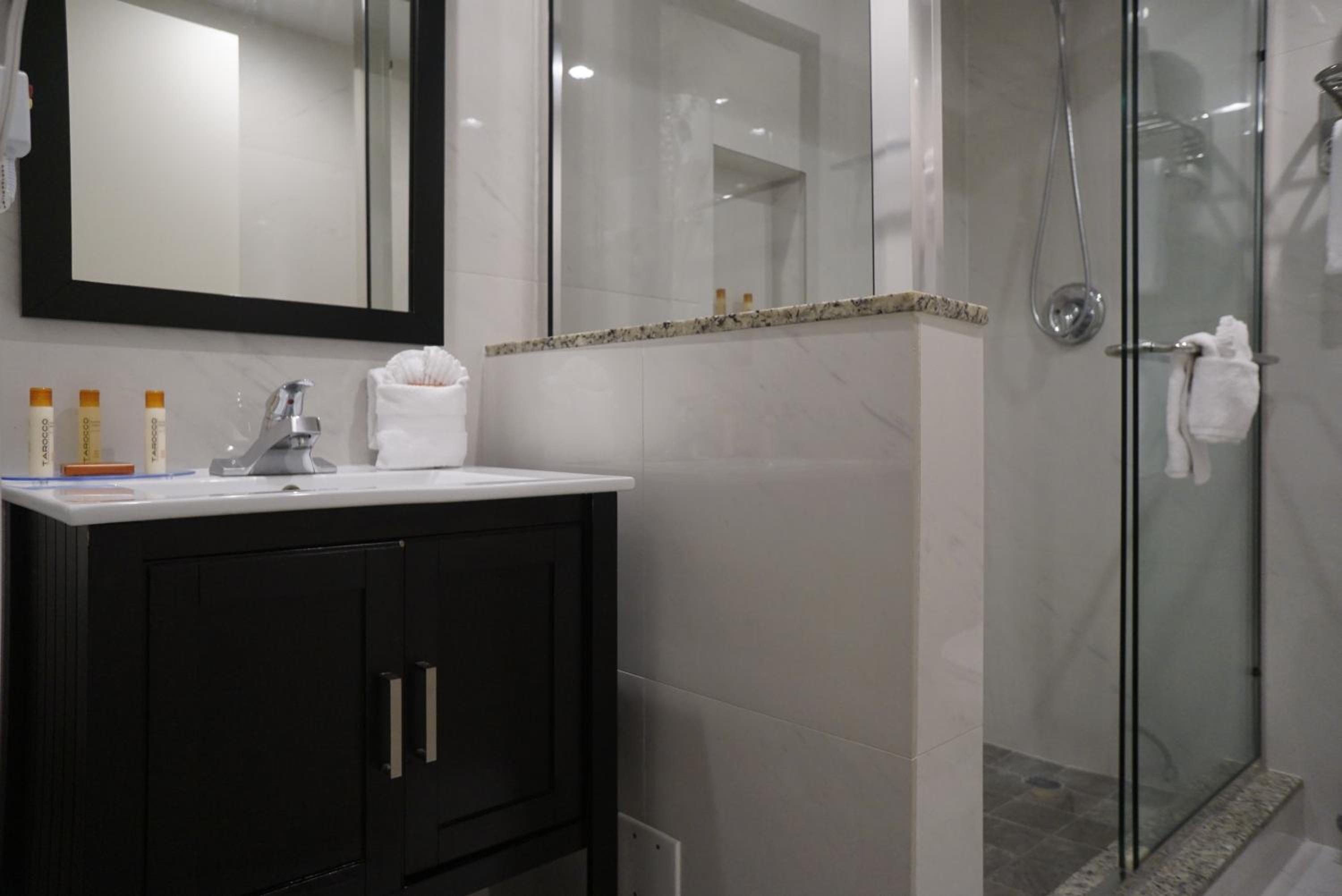 Standard Double Room - Photo 4