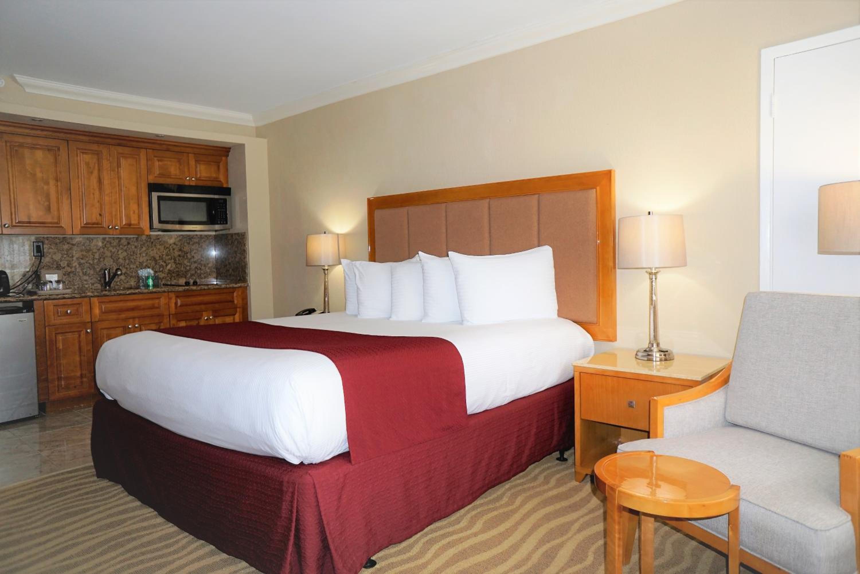 Deluxe King Room - Photo 1