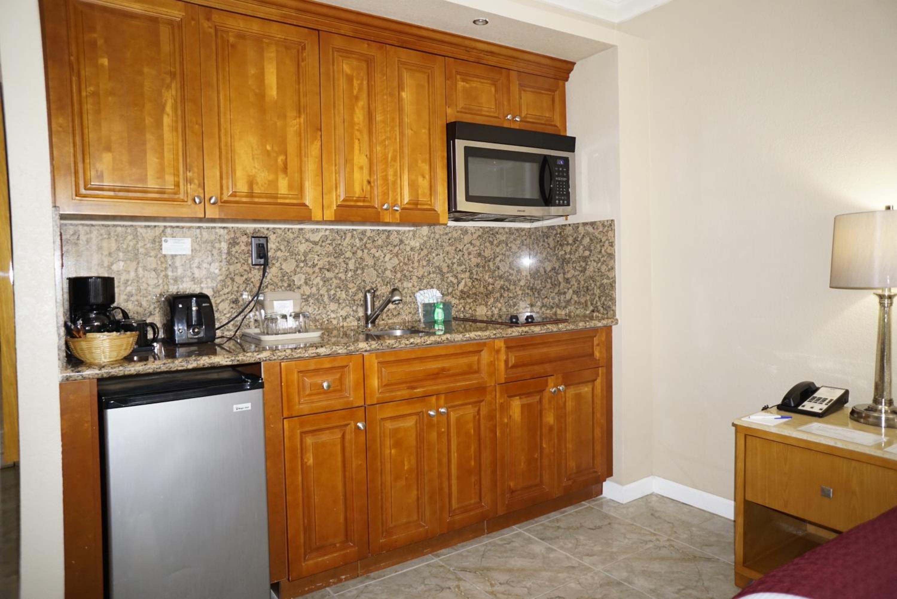 Deluxe King Room - Photo 4