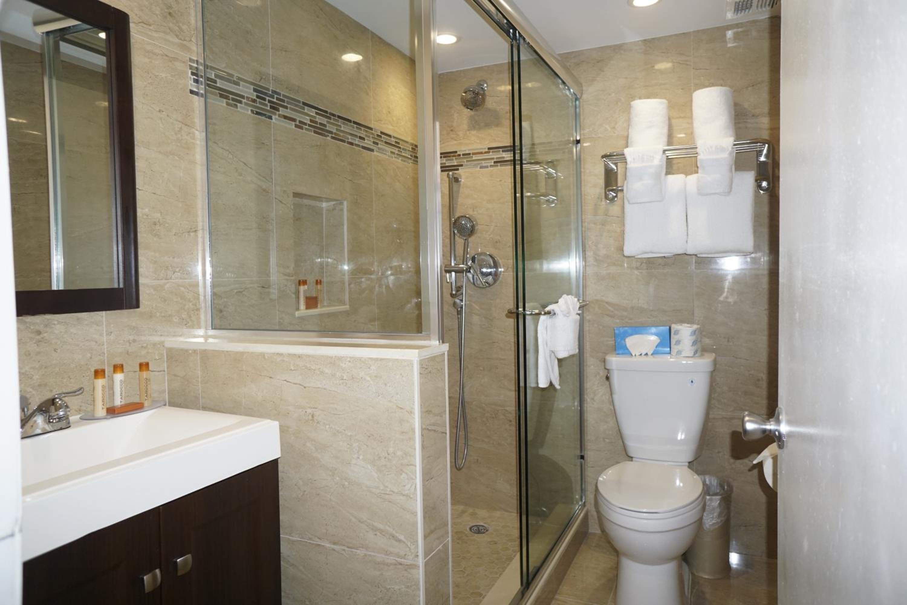 Deluxe King Room - Photo 2