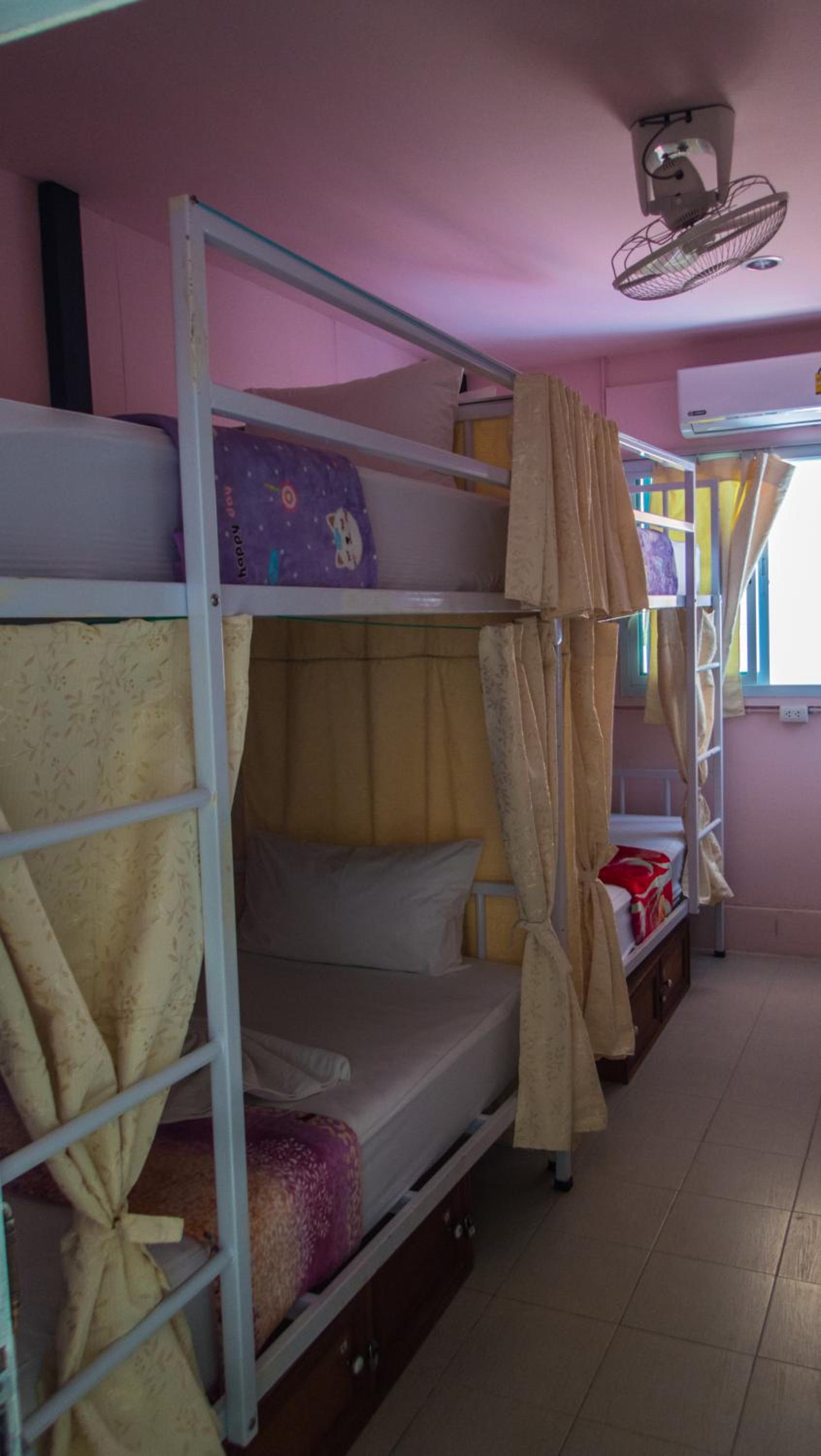 Posto Letto in Dormitorio Misto con 6 Letti