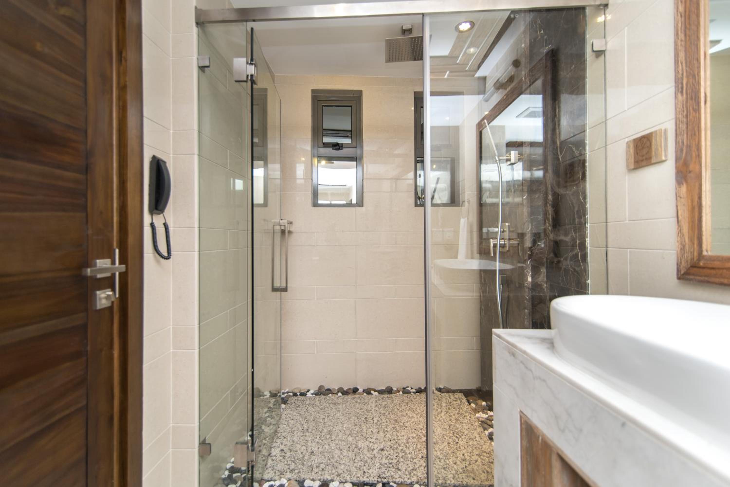 Deluxe Double with Ocean View and Balcony (Free Return Airport Transfer) - Photo 11