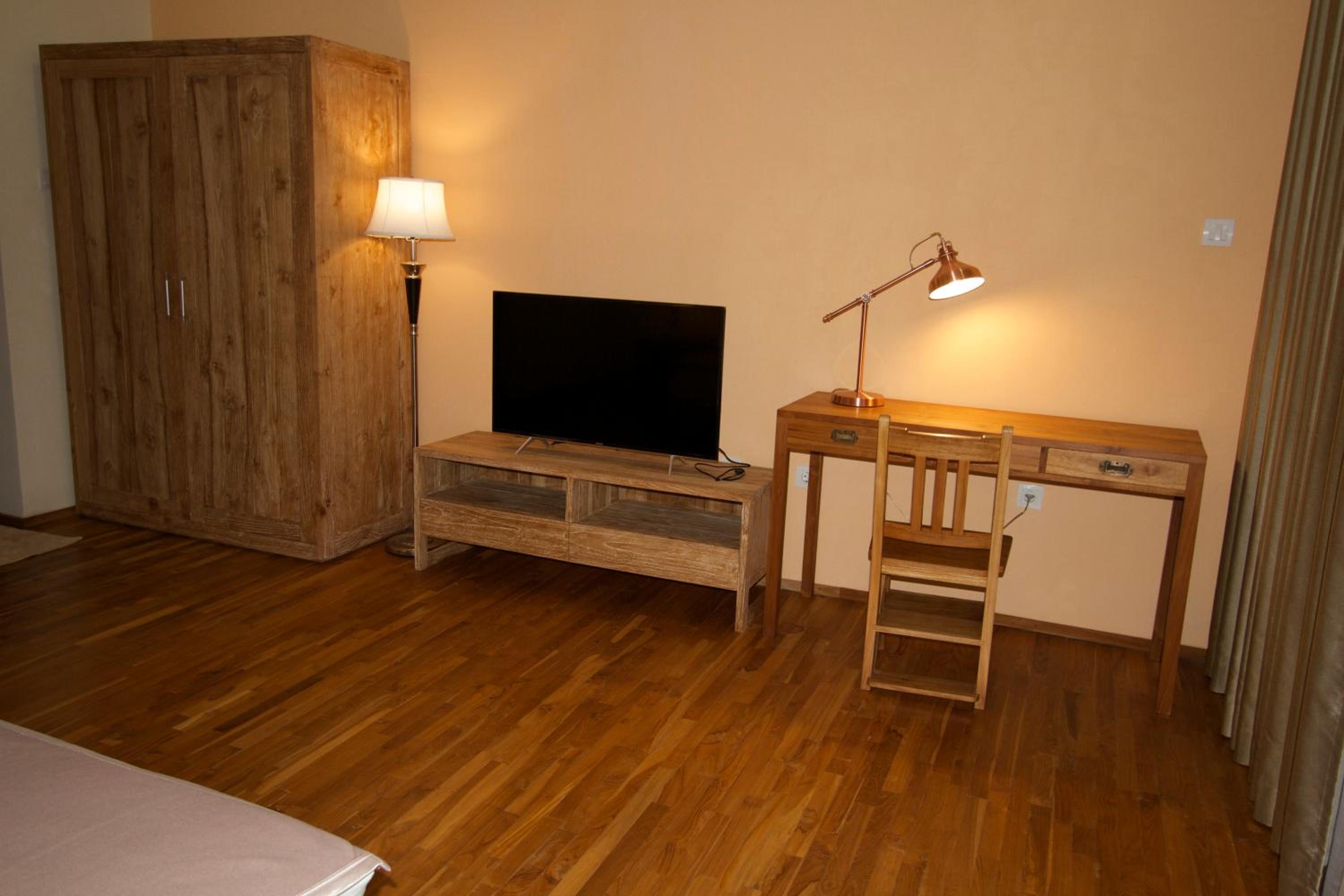 Deluxe Room with Sea View - Photo 8
