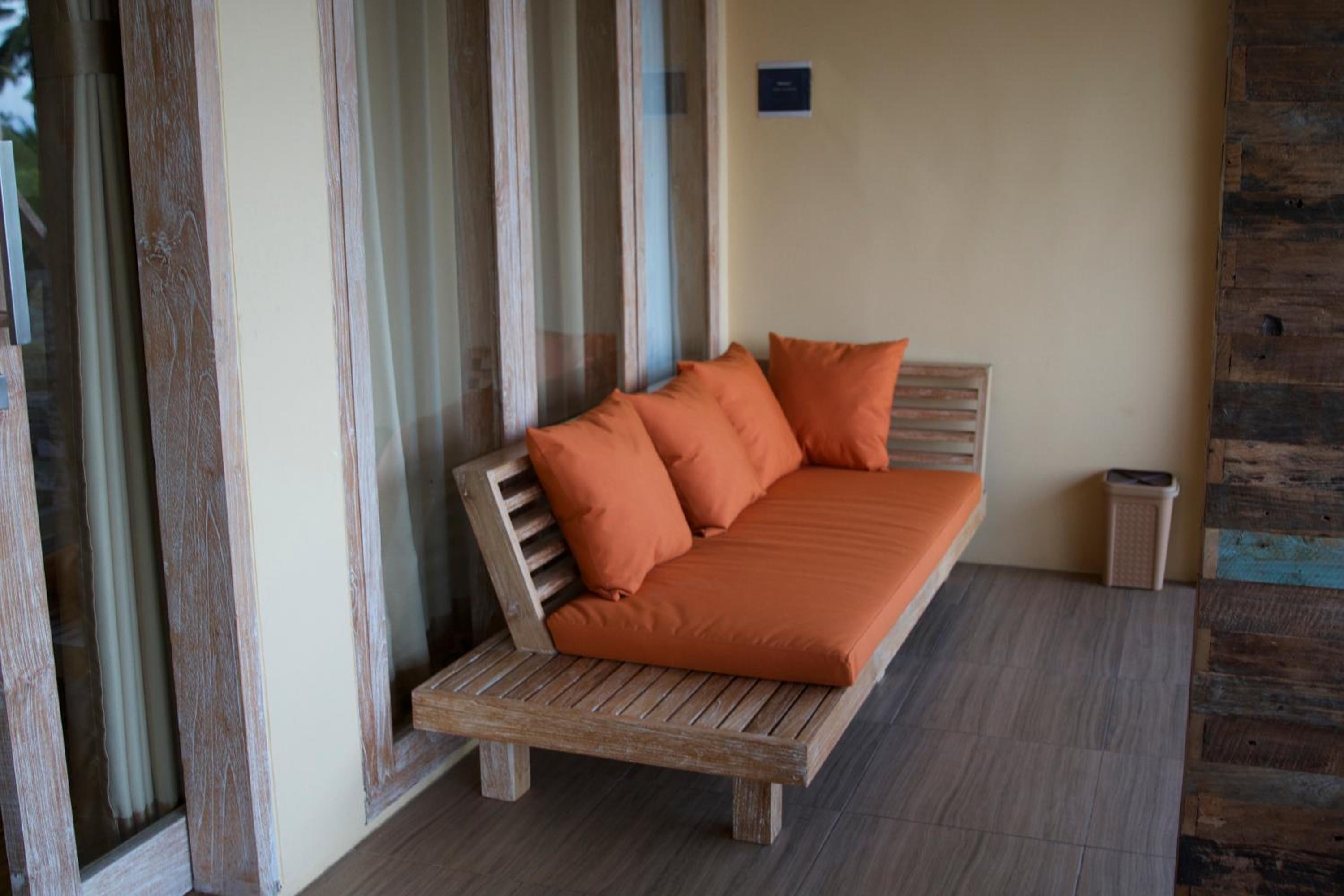 Deluxe Room with Sea View - Photo 6