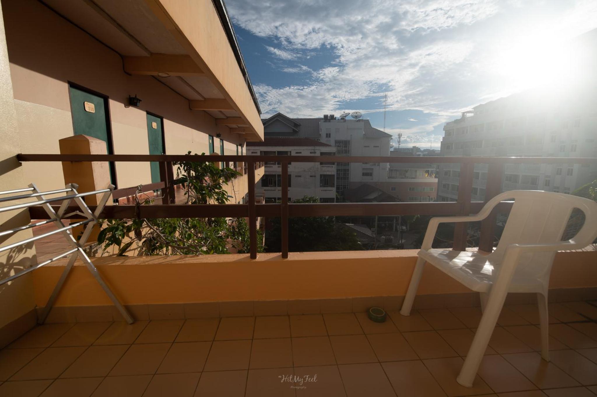 Double Room with Pool View - Photo 8