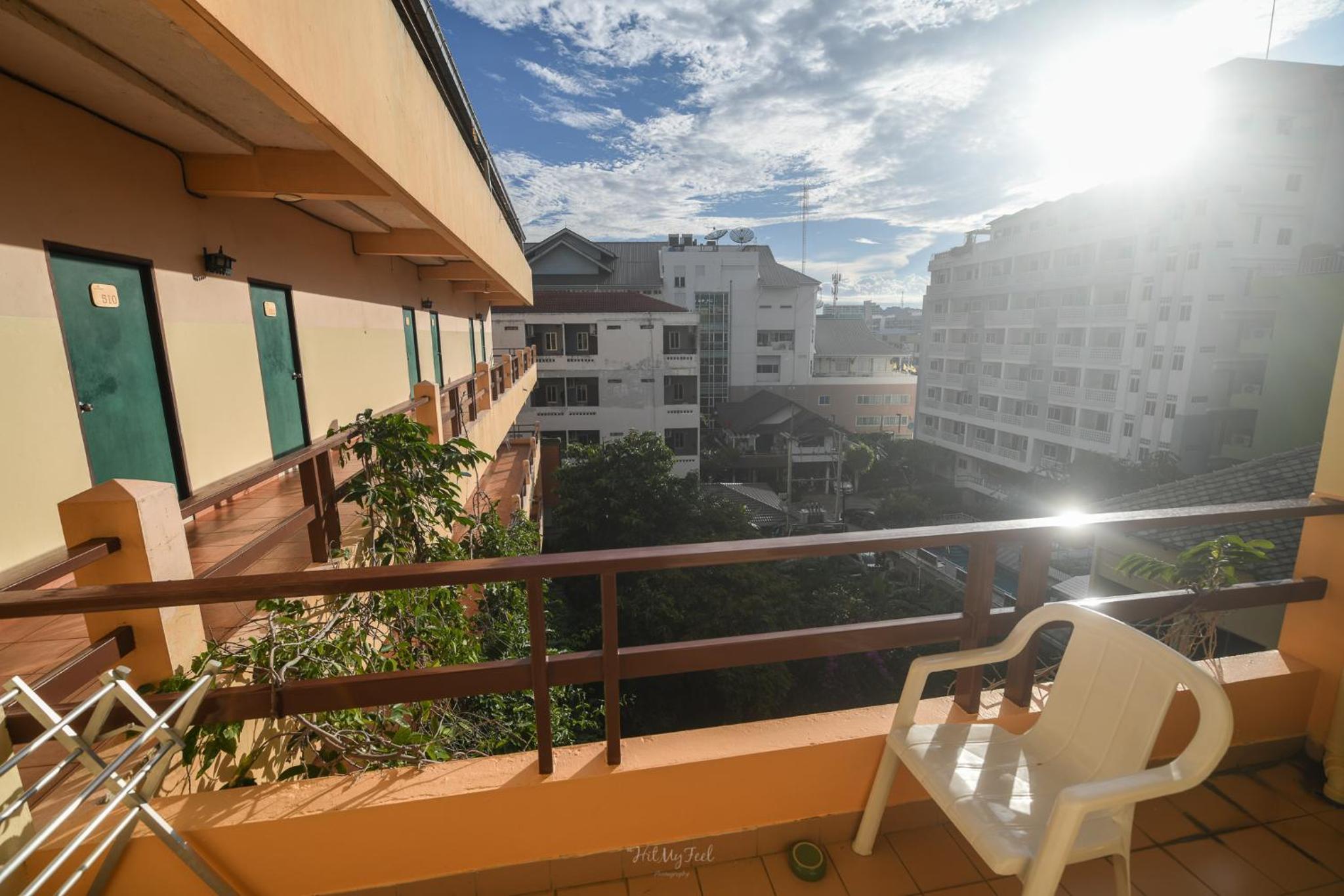 Double Room with Pool View - Photo 5