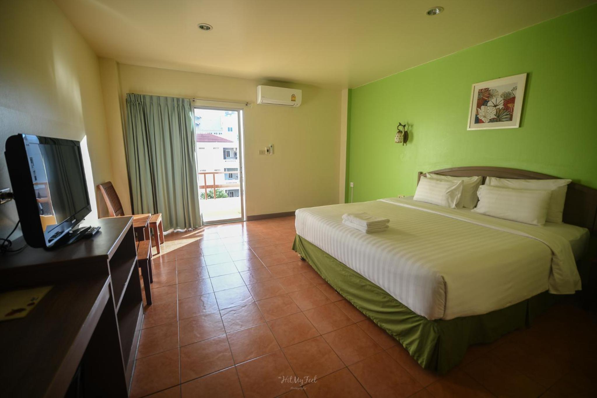 Double Room with Pool View - Photo 4