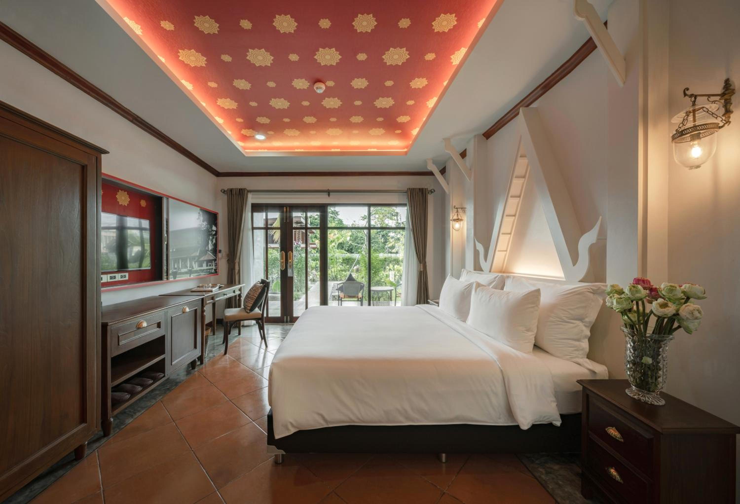 Deluxe King Room photo 1