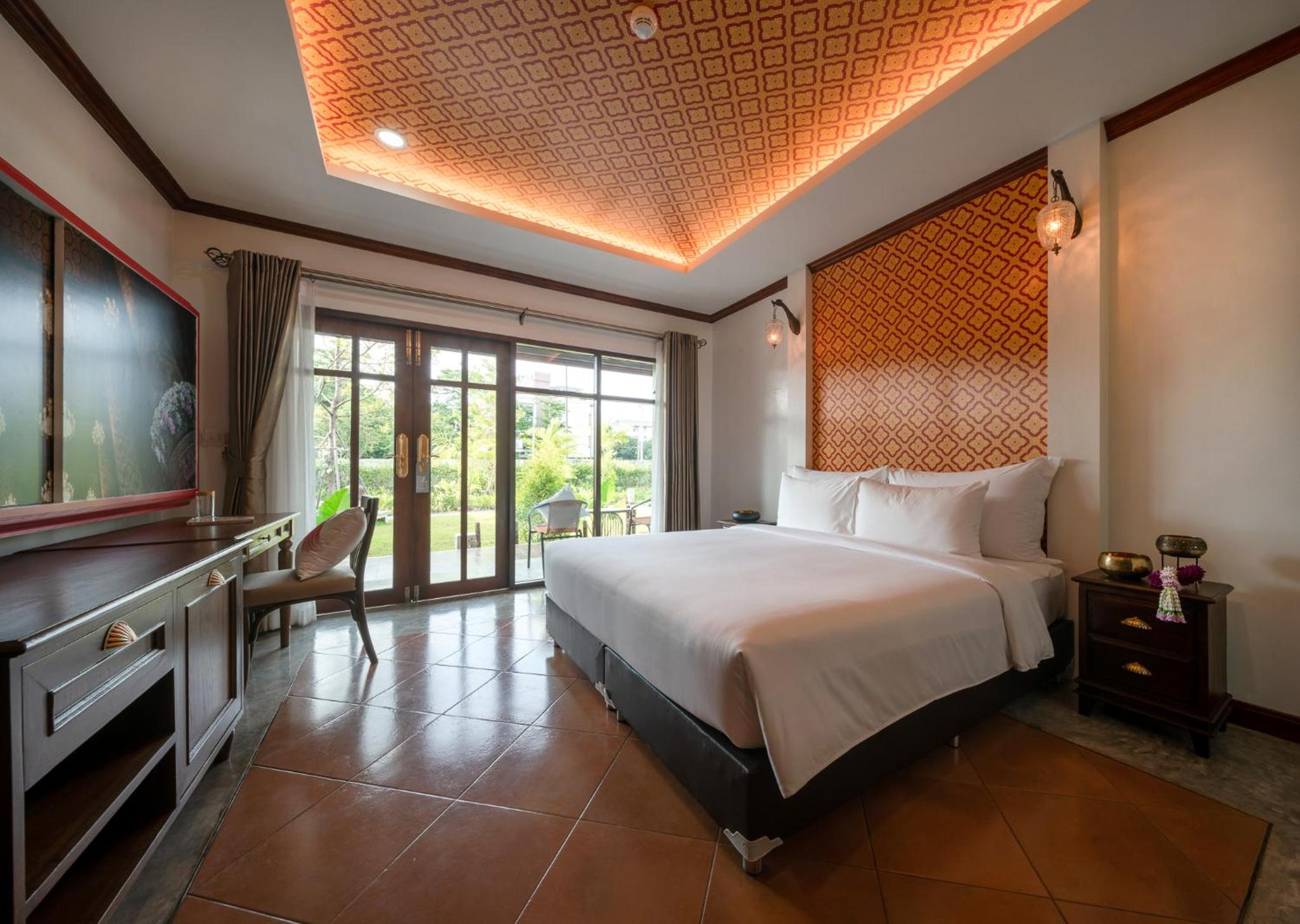 Deluxe King Room photo 2