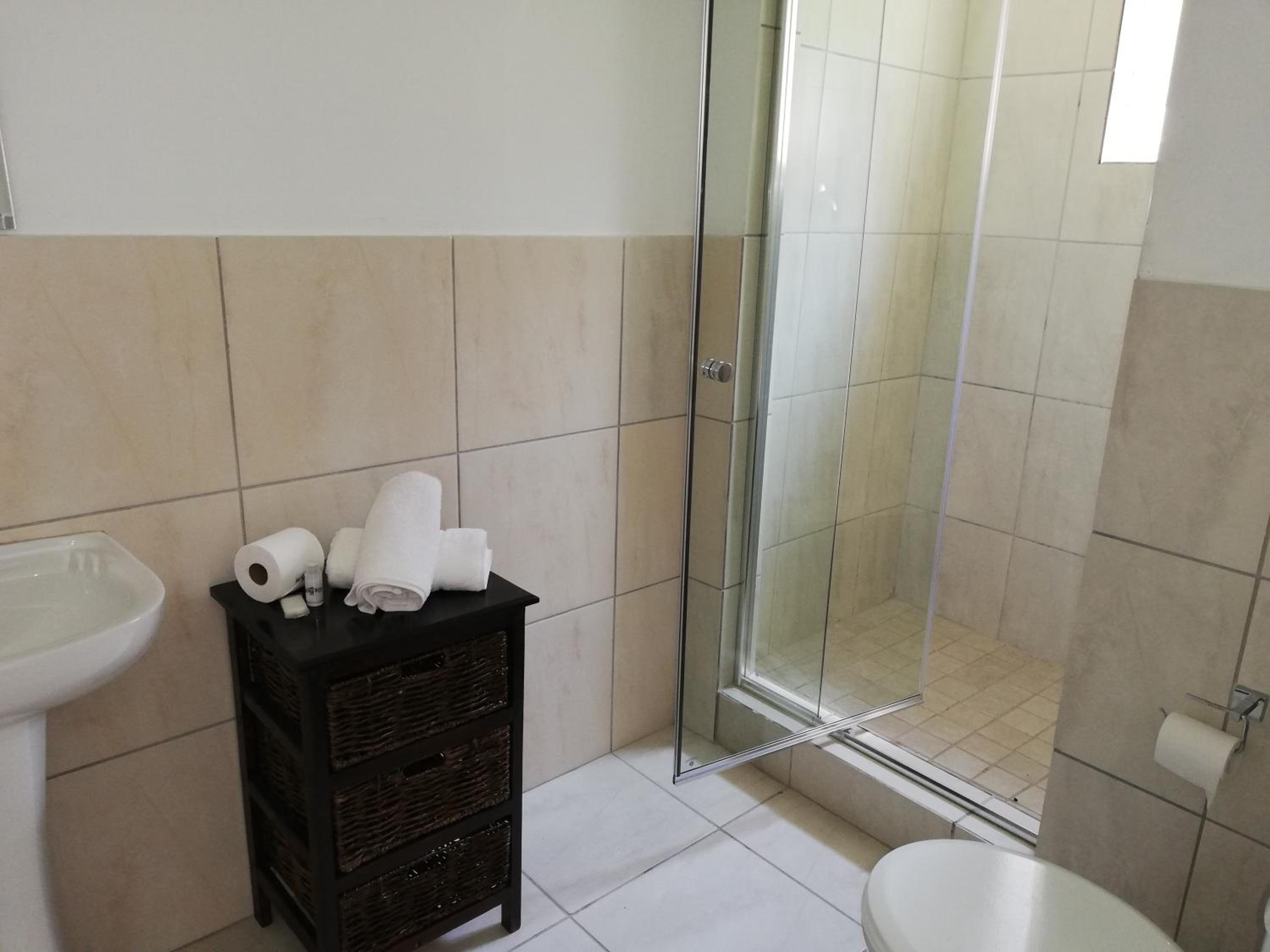 Double Room with Private Bathroom - Photo 4