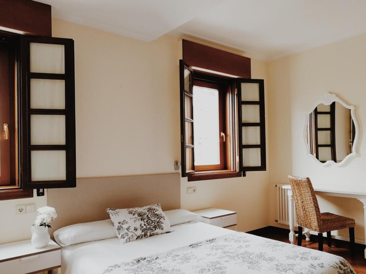 Double or Twin Room - Photo 7
