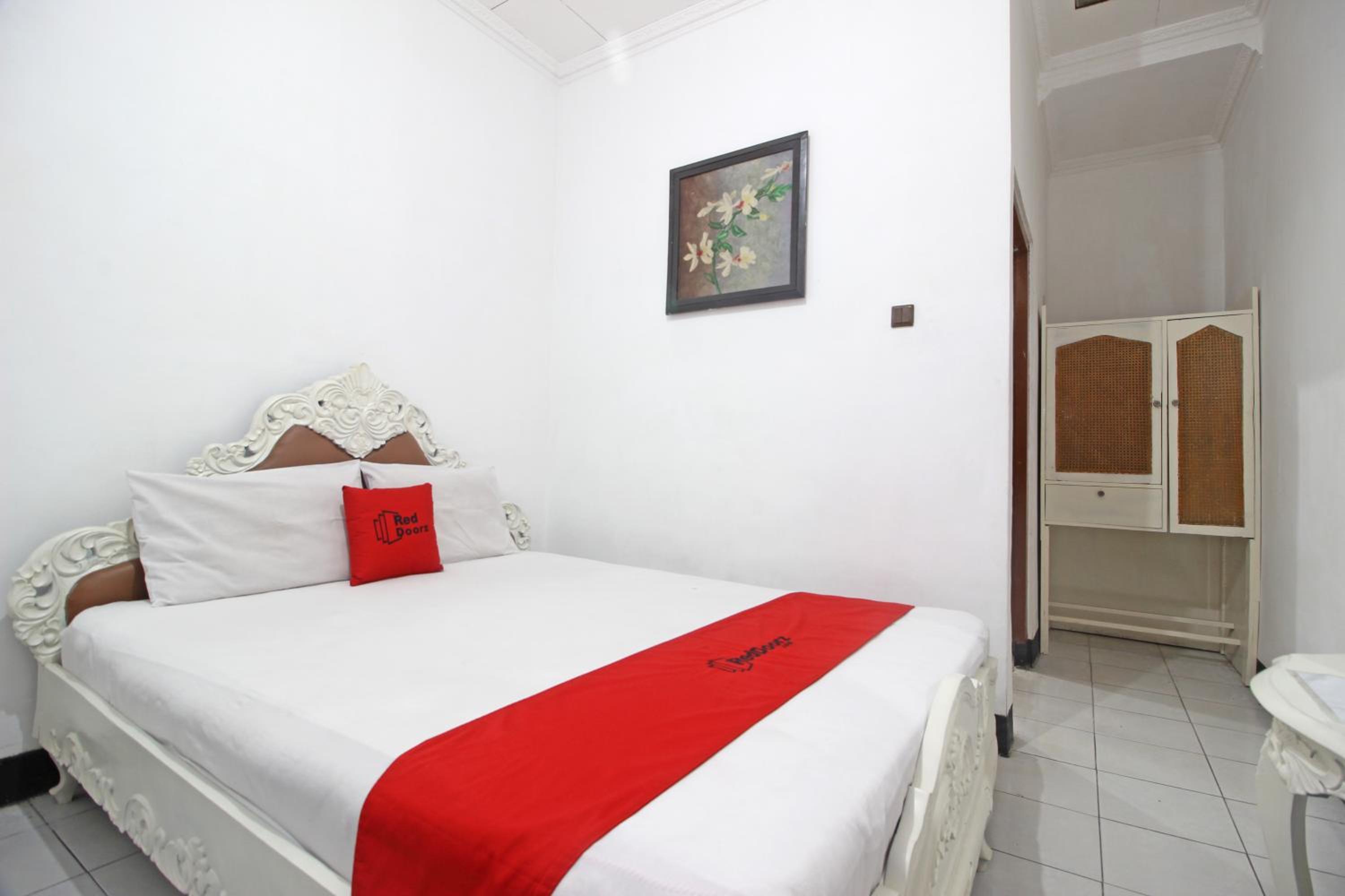 Deluxe Room - Photo 4
