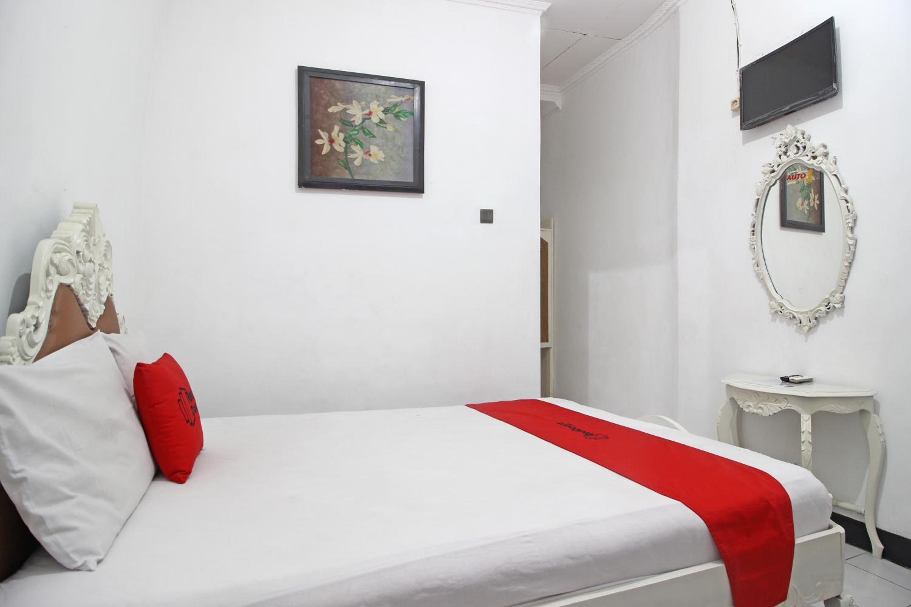 Deluxe Room - Photo 5
