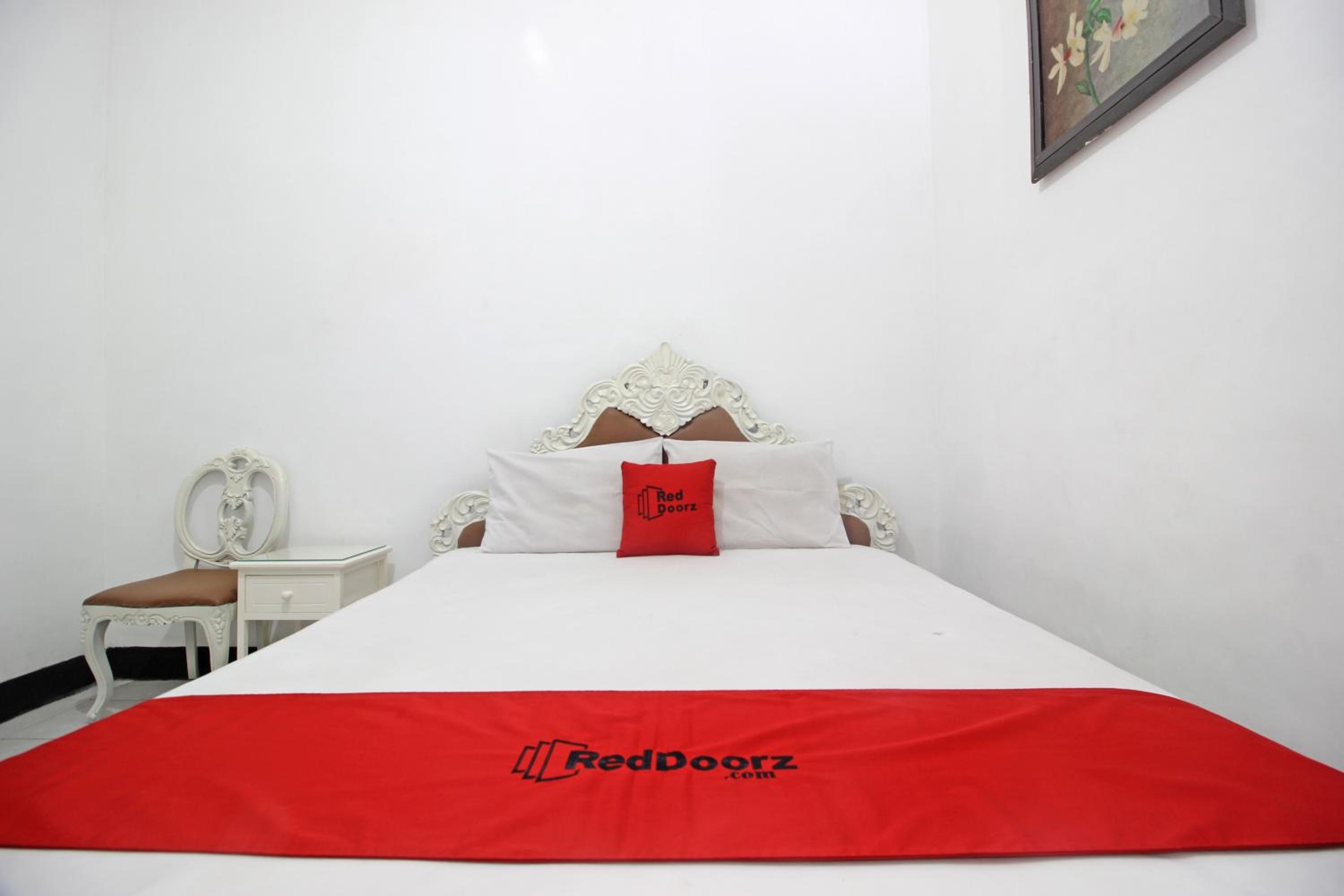 Deluxe Room - Photo 6