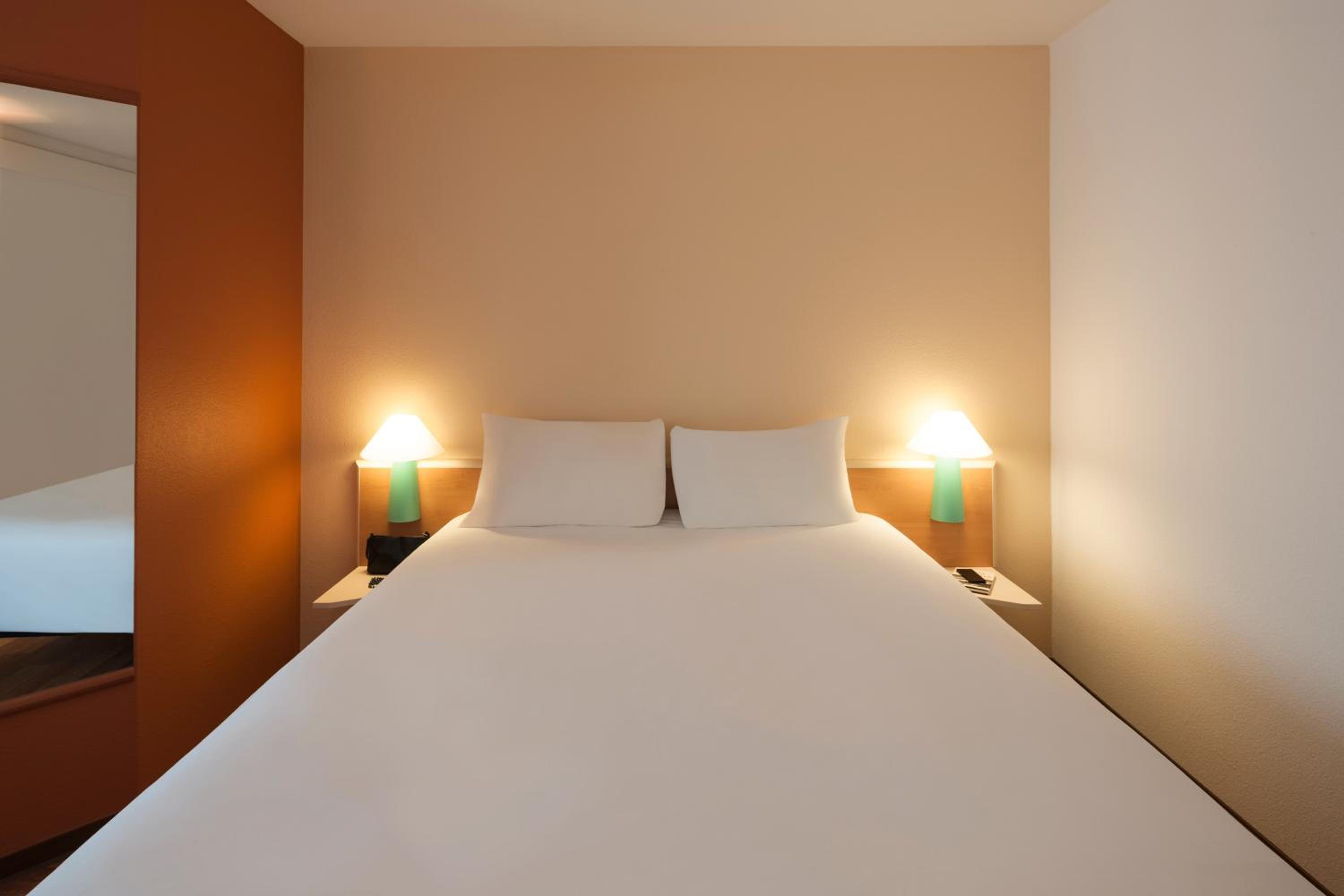 Standard Double Room - Photo 7